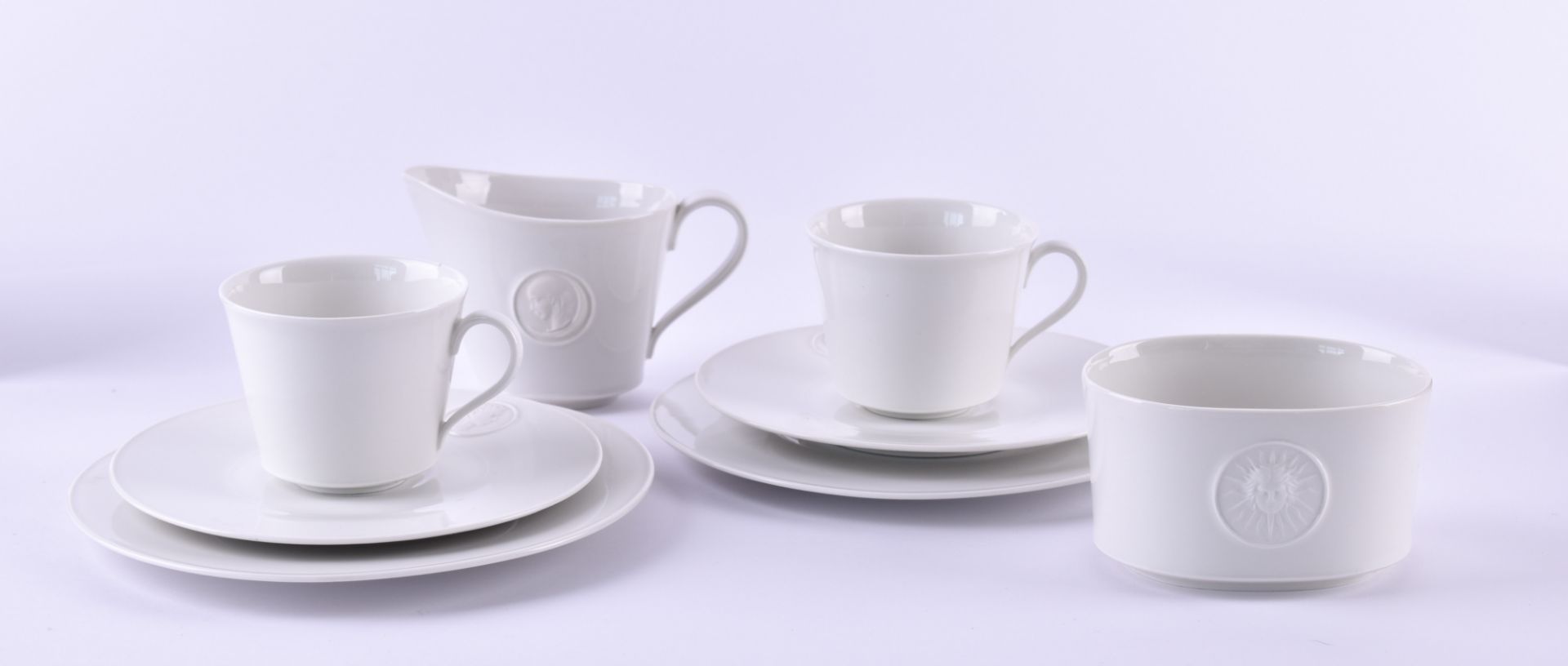 A groupe of KPM Arkadia2 cake plates, 2 cups, 2 saucers, 1 sugar bowl, 1 creamer, blue scepter - Bild 2 aus 8