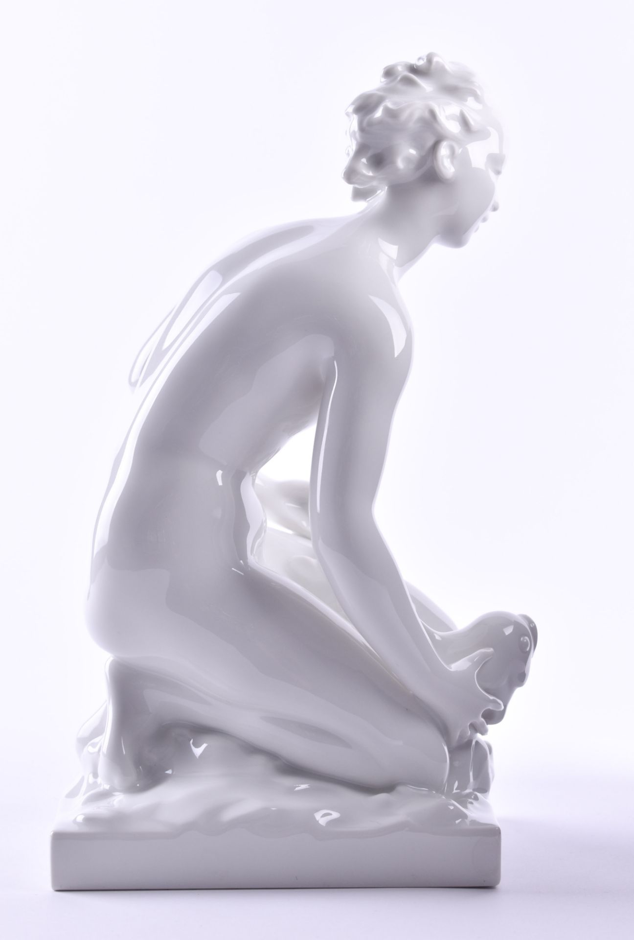 Porcelain figure KPMdesigned by Suse Müller, sculpture of a girl with fish crouching in waves, - Bild 2 aus 7