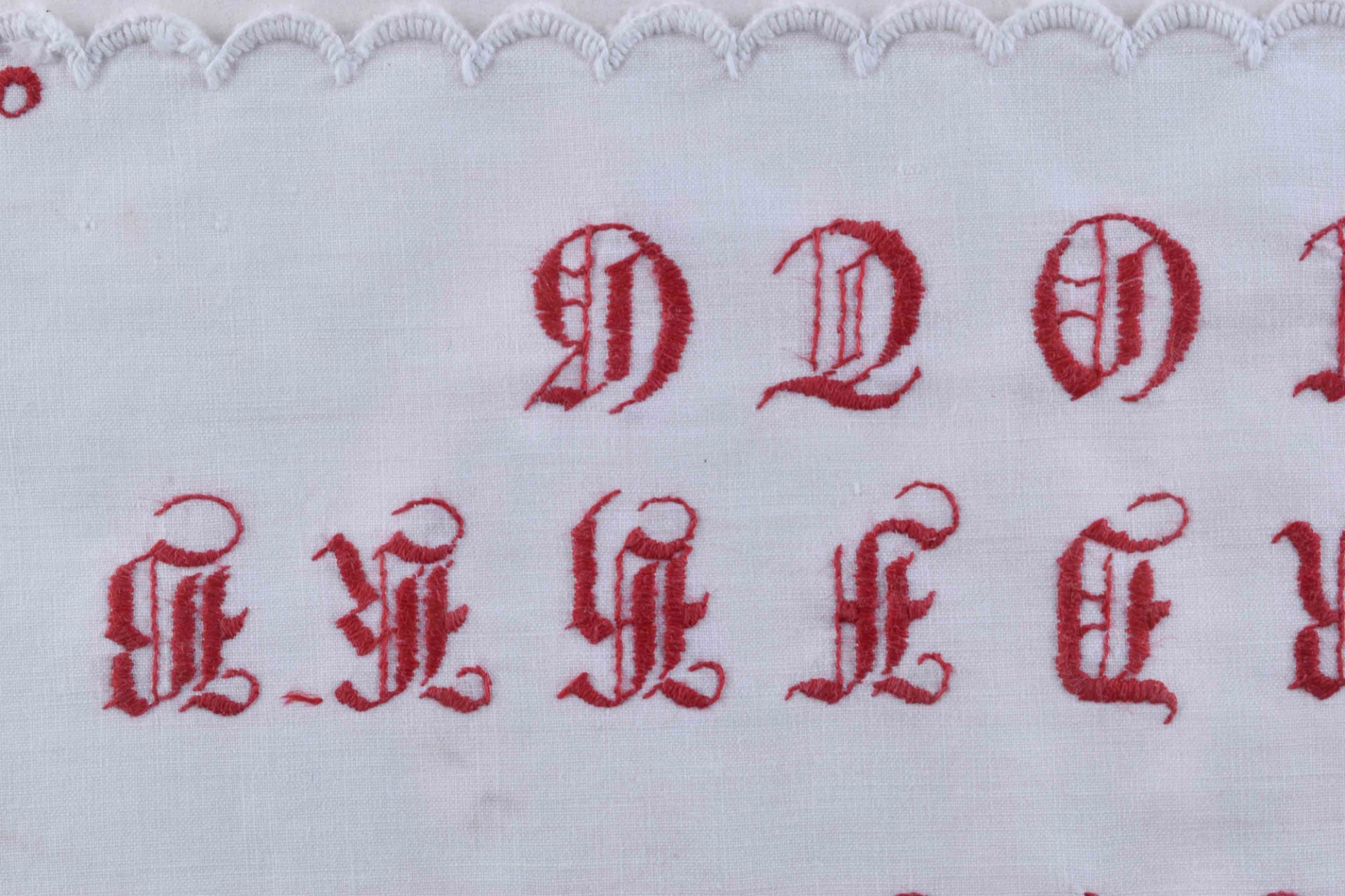 2 alphabetic embroideries from the 20svisible dimensions: 16.5 cm x 22.5 cm, visible dimensions 28 - Bild 4 aus 7