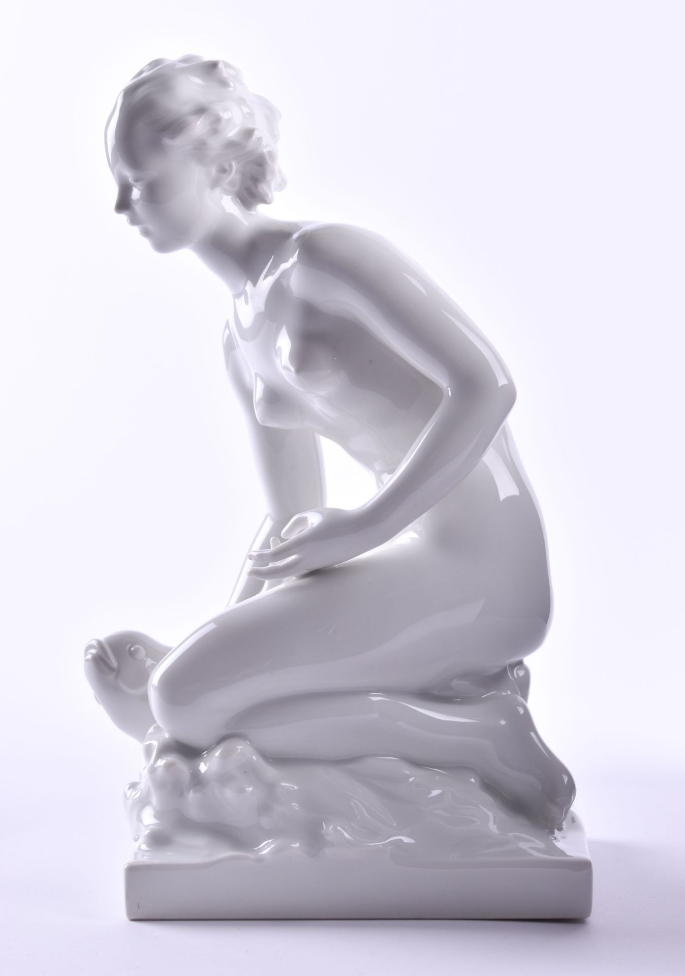 Porcelain figure KPMdesigned by Suse Müller, sculpture of a girl with fish crouching in waves, - Bild 4 aus 7