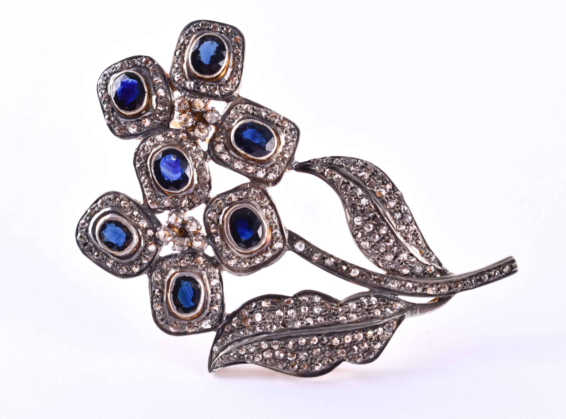 Brooch Russiagold 56 zolotnik and silver, set with small diamonds together approx. 1.90 ct and 7