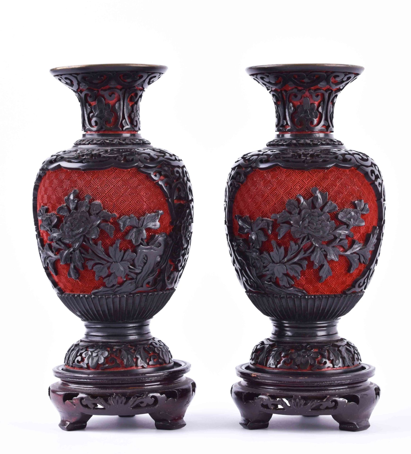 Pair of lacquer vases China 20th centuryeach standing on a wooden base, total height 21 cmPaar - Image 3 of 6