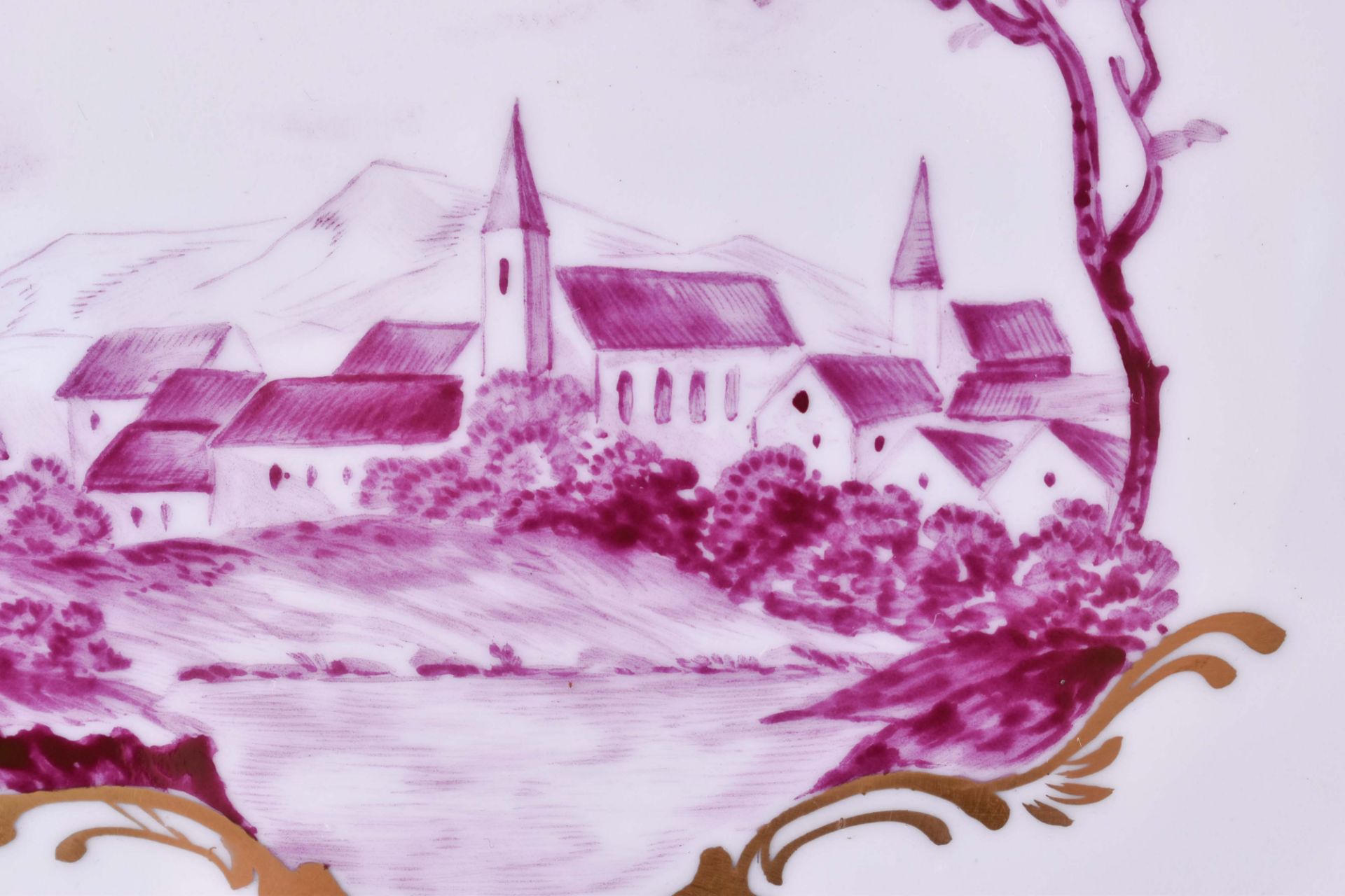 Plate Meissen 19th centurywith a purple village view and rich gold ornamentation, blue sword mark - Bild 3 aus 5