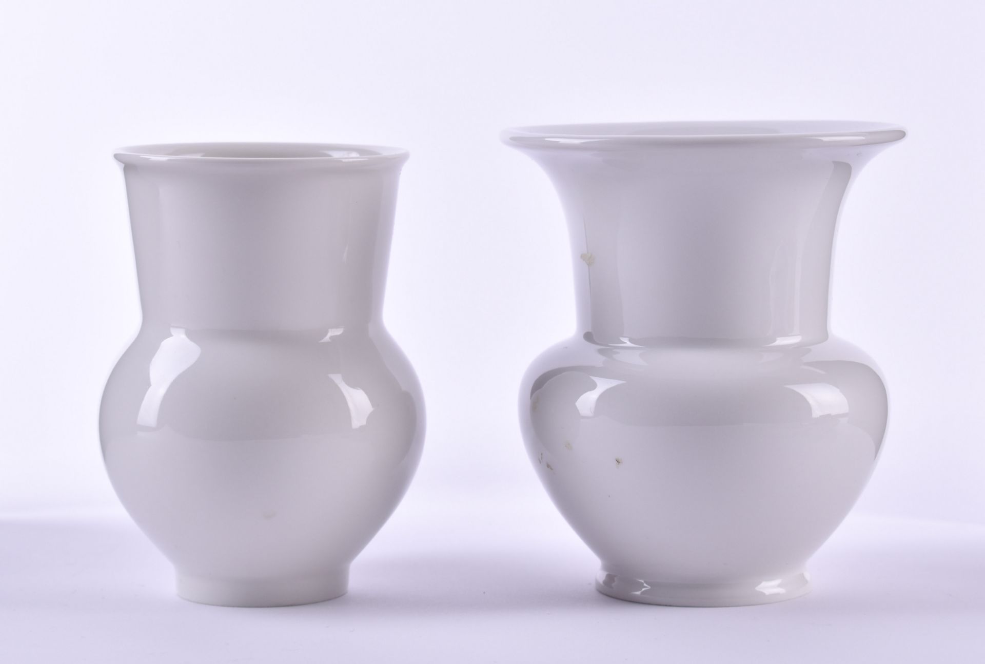 2 vases KPM Berlinwhite porcelain, blue scepter mark, 1st choice, height: 9.5 cm and 10 cm2 Vasen