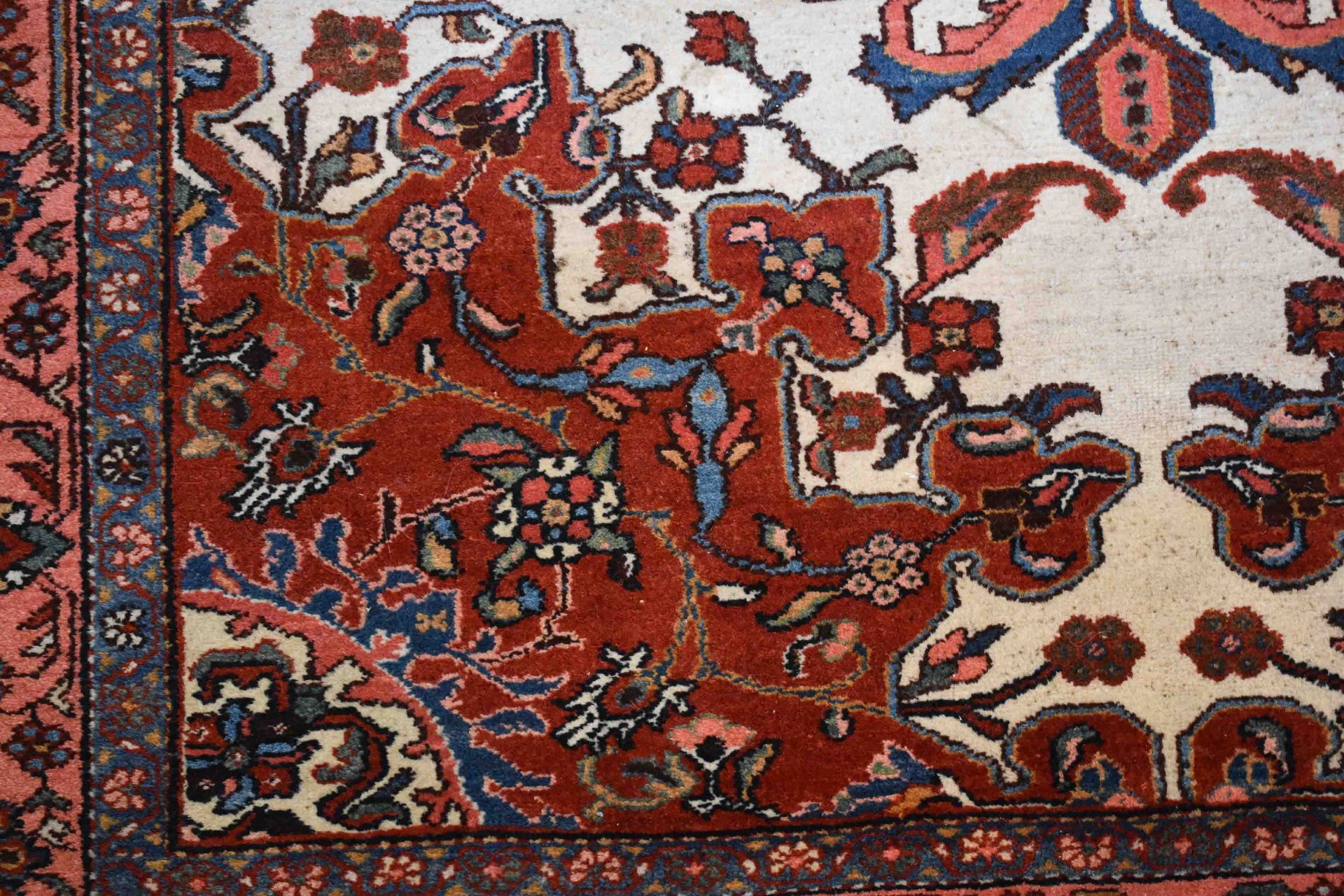 Old oriental carpethand-knotted, 1.95 mx 1.39 mAlter Orientteppichhandgeknüpft, 1,95 m x 1,39 m - Bild 2 aus 4