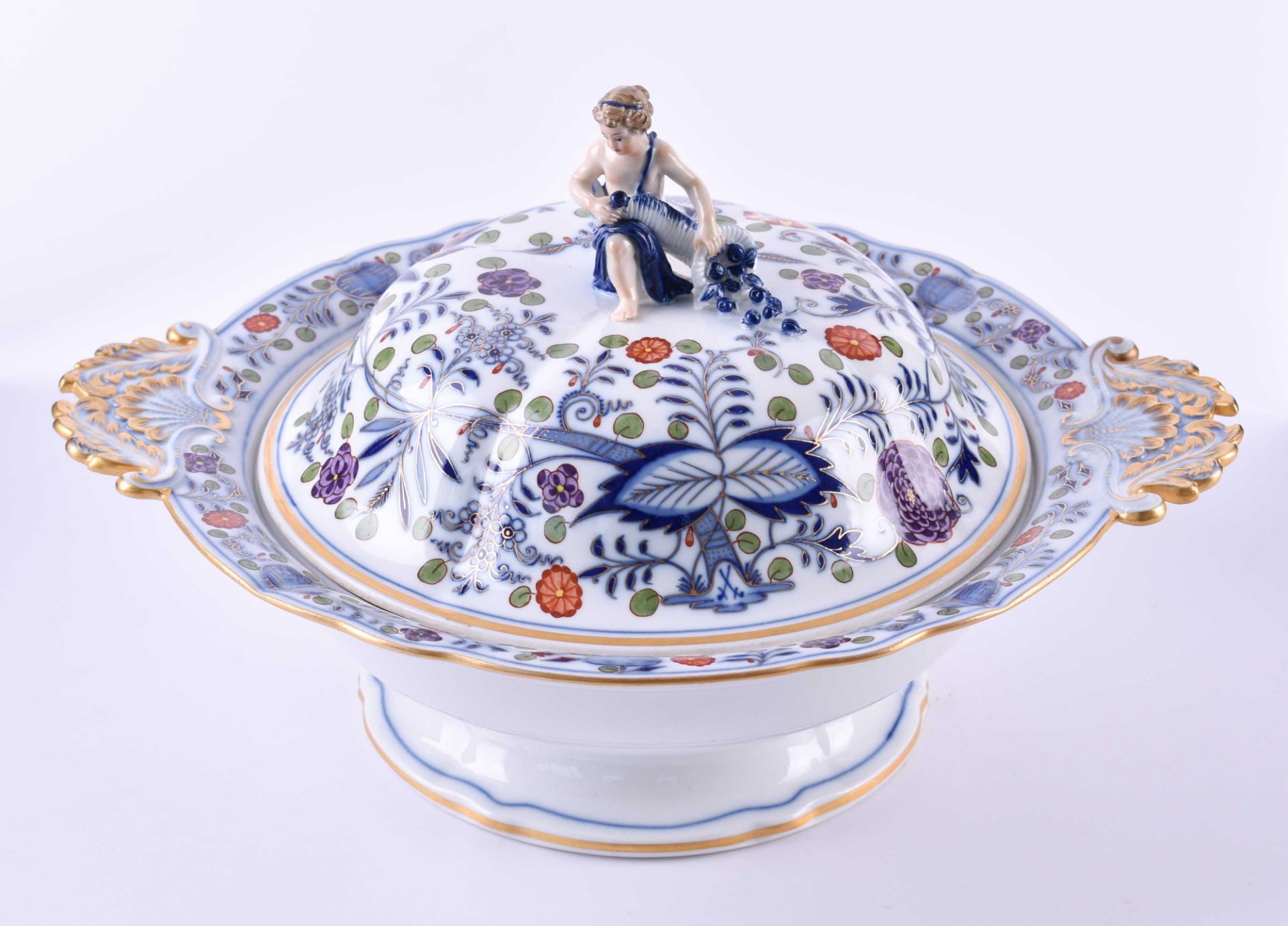 Lid bowl with Amorette Meissen 19th centurywith underglaze blue and polychrome flower painting based