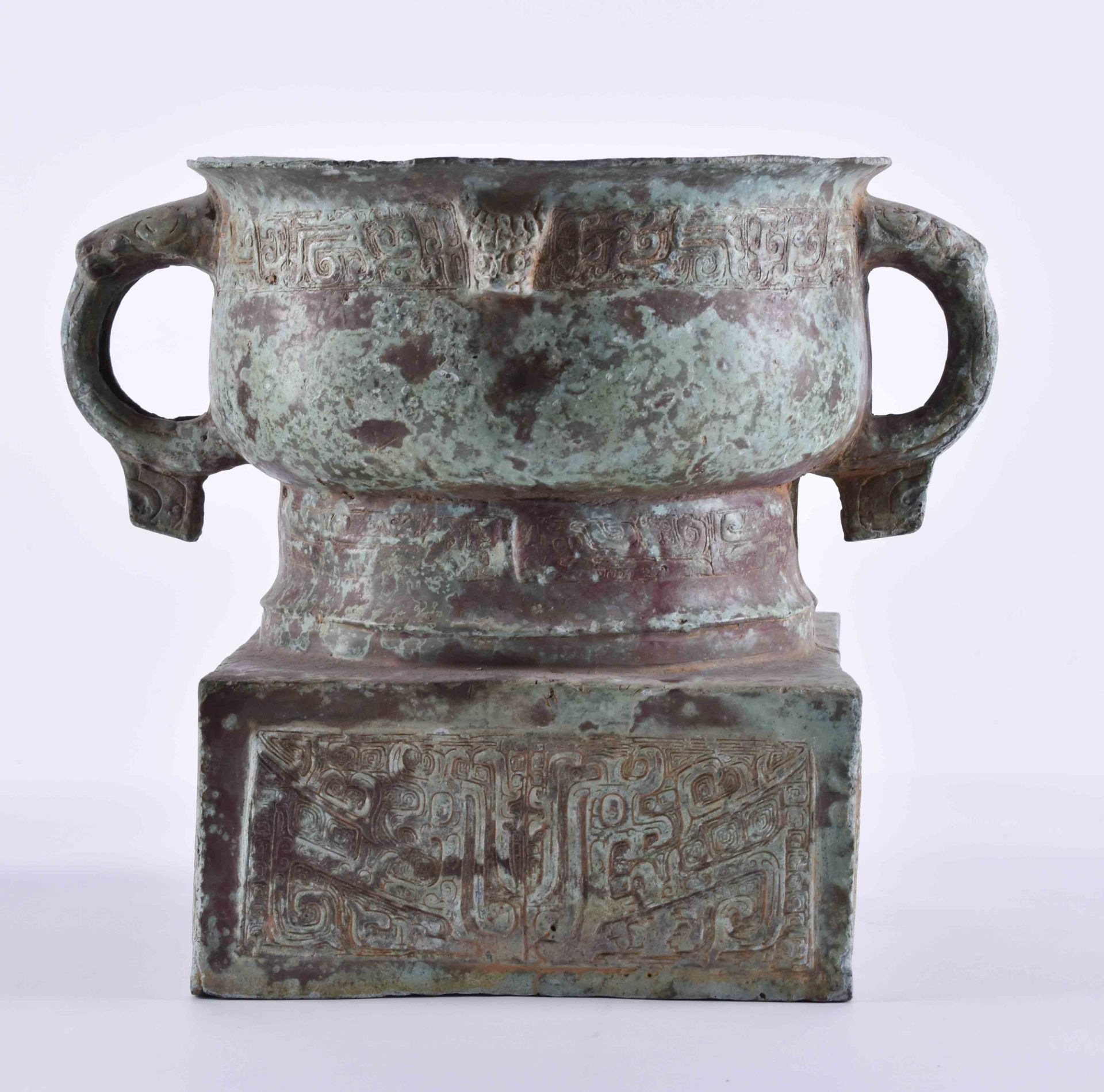 Ritual vessel China Ming dynastybronze, green patina, surrounding with archaic decor, height: 20,5