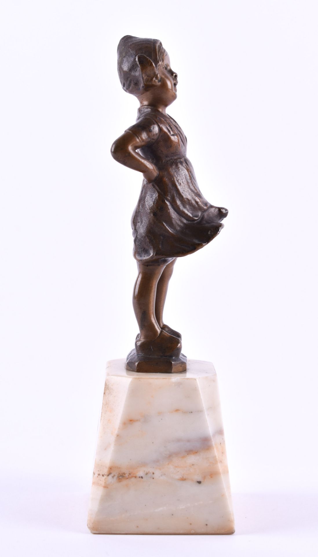 Franz IFFLAND (1862-1935)"Dutch girl"sculpture bronze on marble base, signed Iffland on the - Bild 2 aus 5