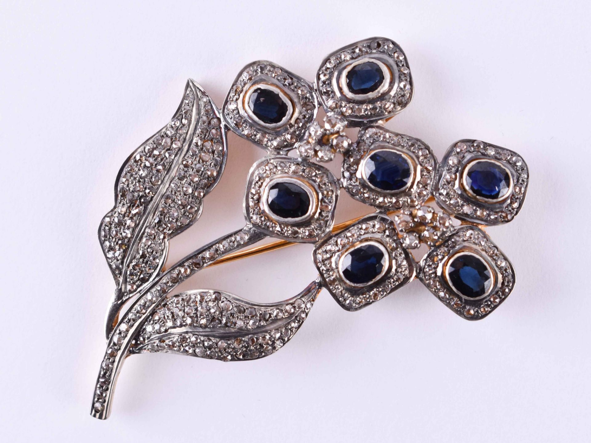 Brooch Russiagold 56 zolotnik and silver, set with small diamonds together approx. 1.90 ct and 7 - Bild 4 aus 6