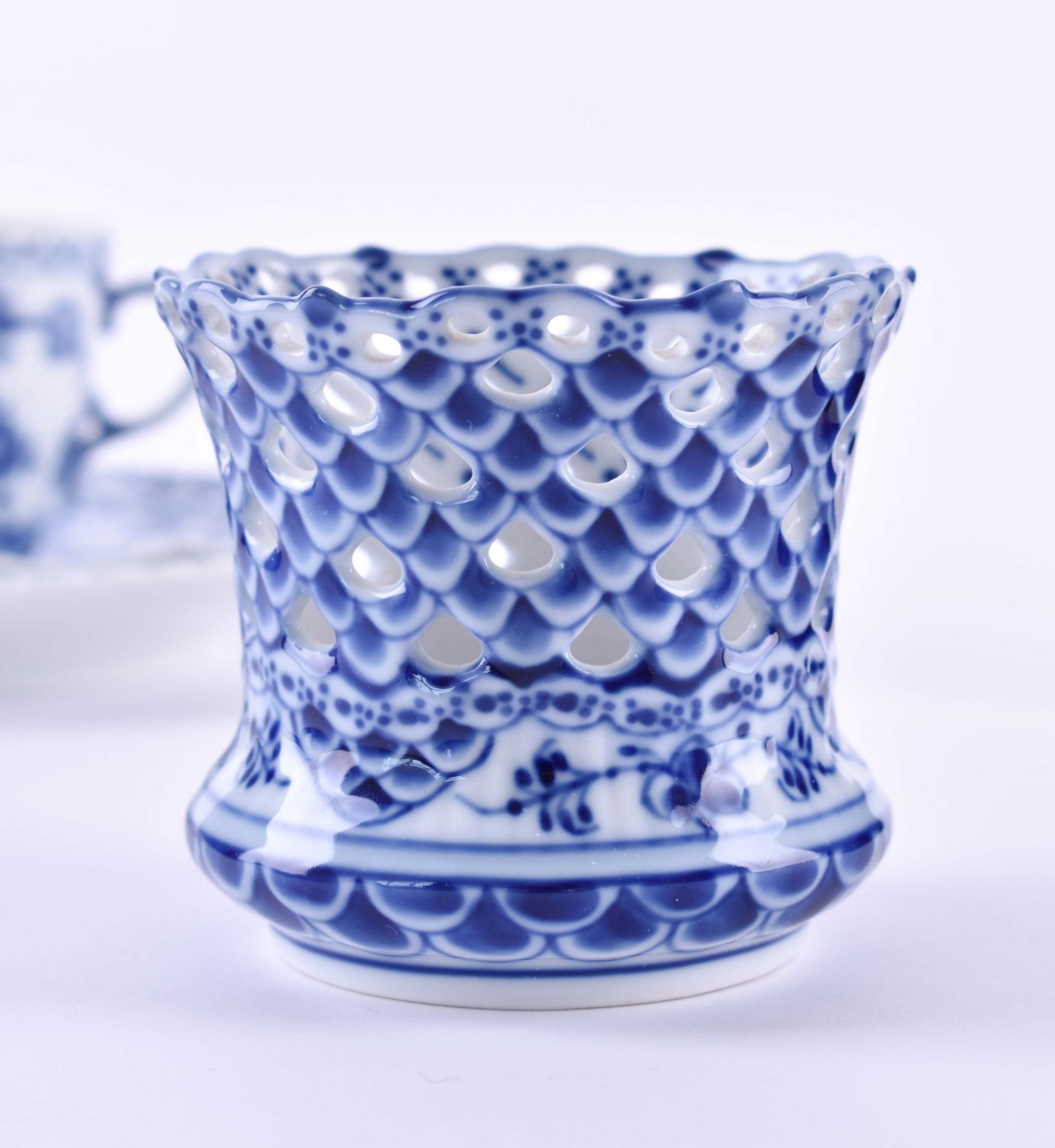 A group of Royal Copenhagen4 pieces, in the typical blue and white painting mocha set and - Bild 3 aus 6