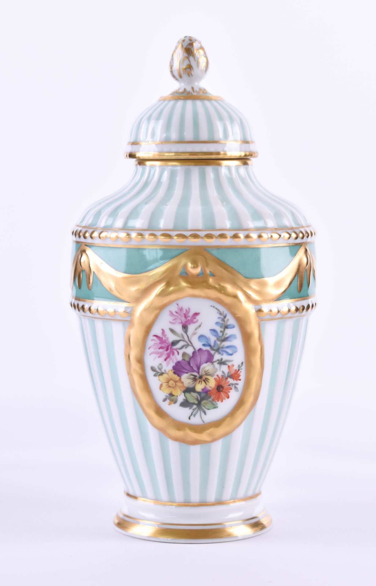 Lid vase KPMlidded vase in Empire style, in the reserves with German flower bouquet, in the