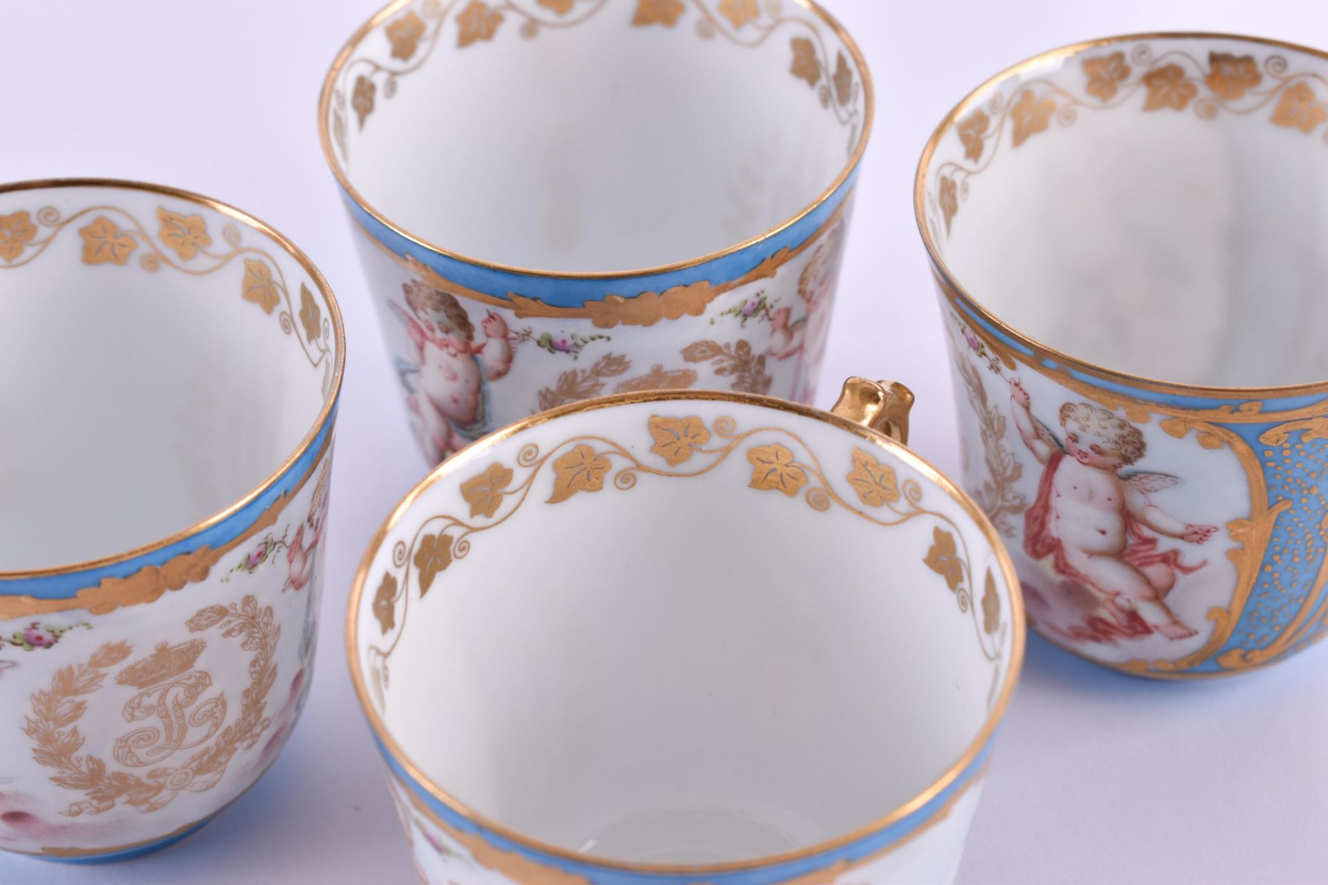 A group of Sevres KING LOUIS PHILIPPE DE FRANCE 18467 pieces, 4 coffee cups (height: 6.2 cm), 2 - Bild 5 aus 7