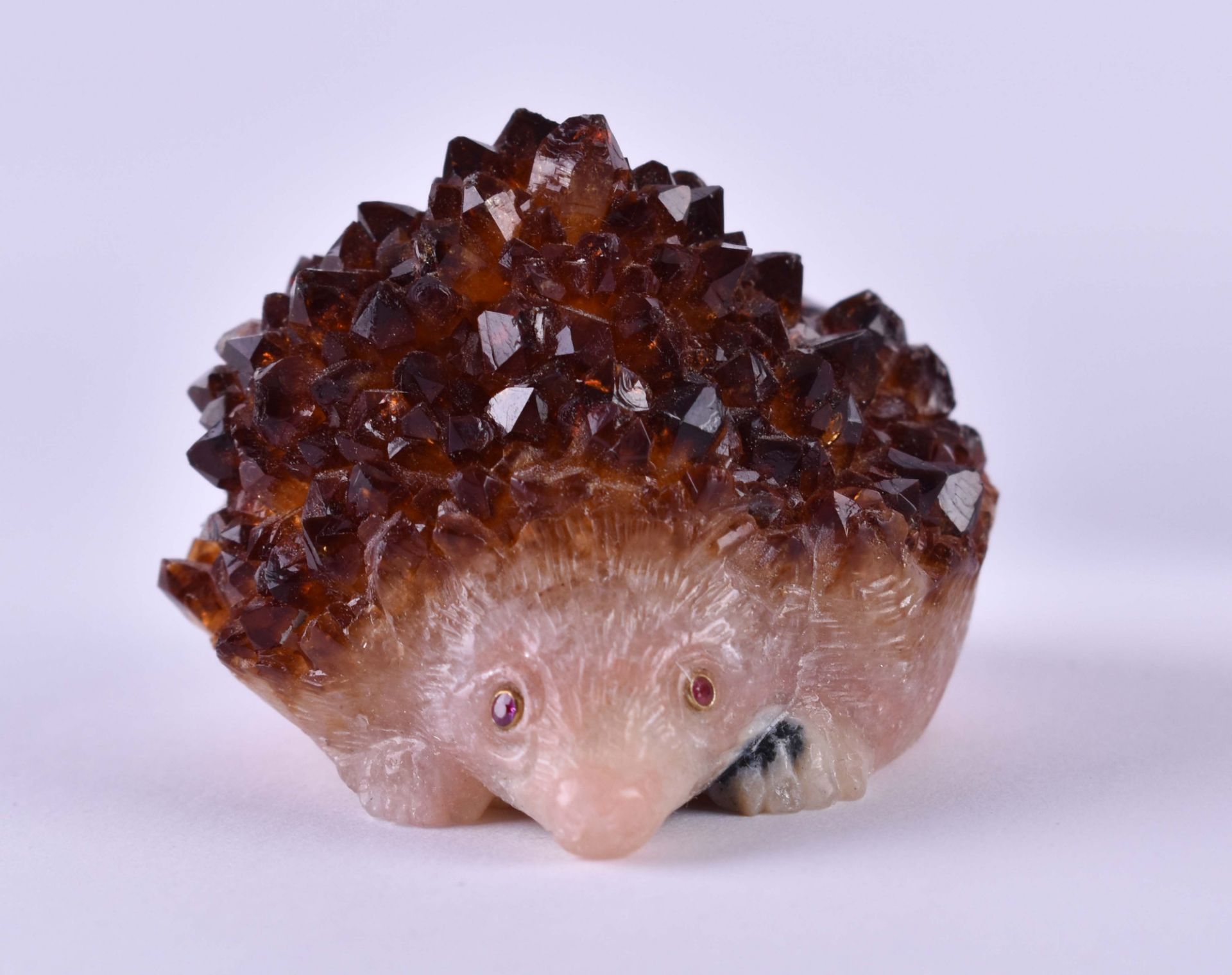 Figure RussiaHedgehog, agate, small rubies as eyes in gold setting, in a wooden etui, approx. 4 cm x