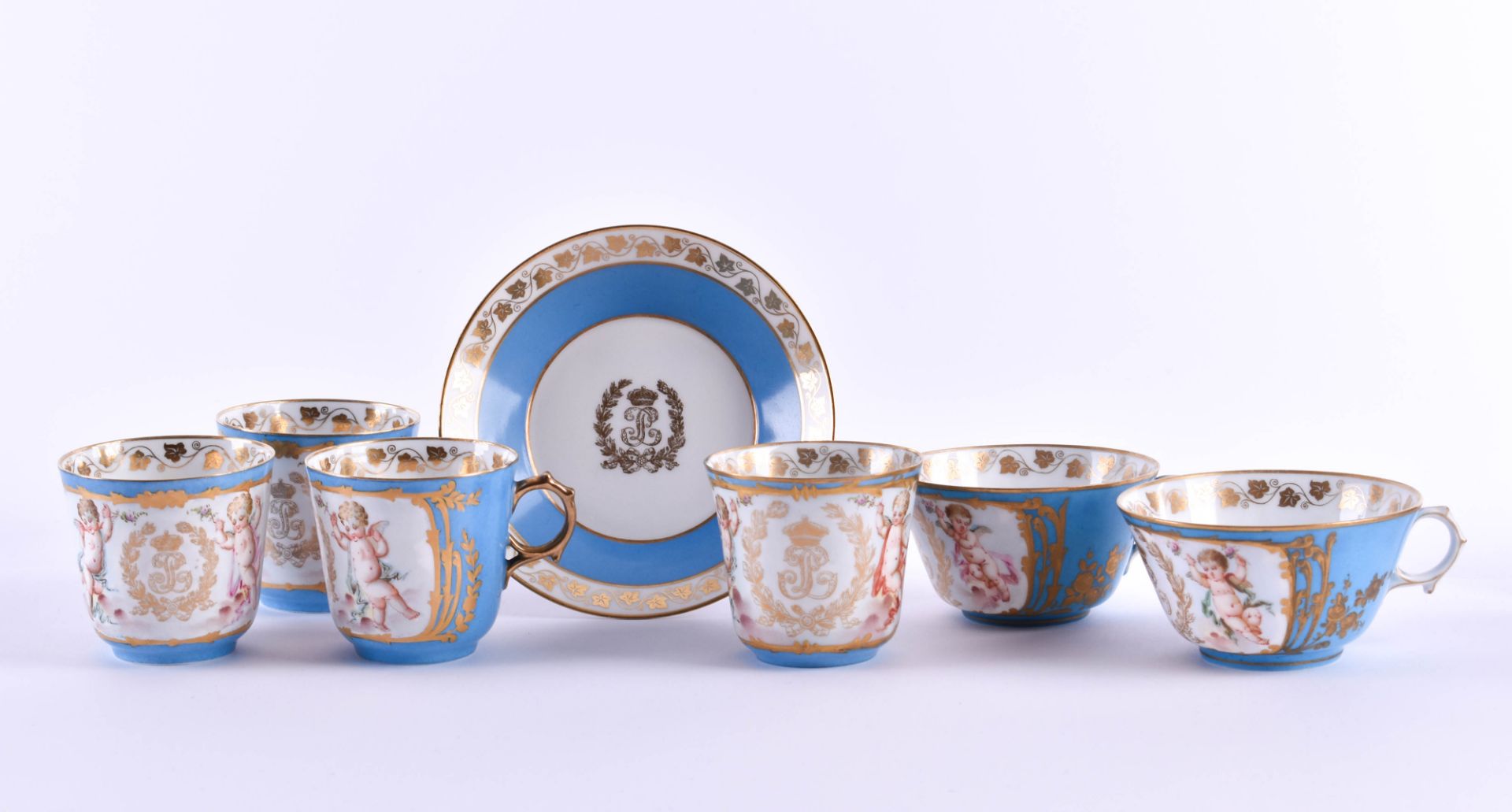A group of Sevres KING LOUIS PHILIPPE DE FRANCE 18467 pieces, 4 coffee cups (height: 6.2 cm), 2