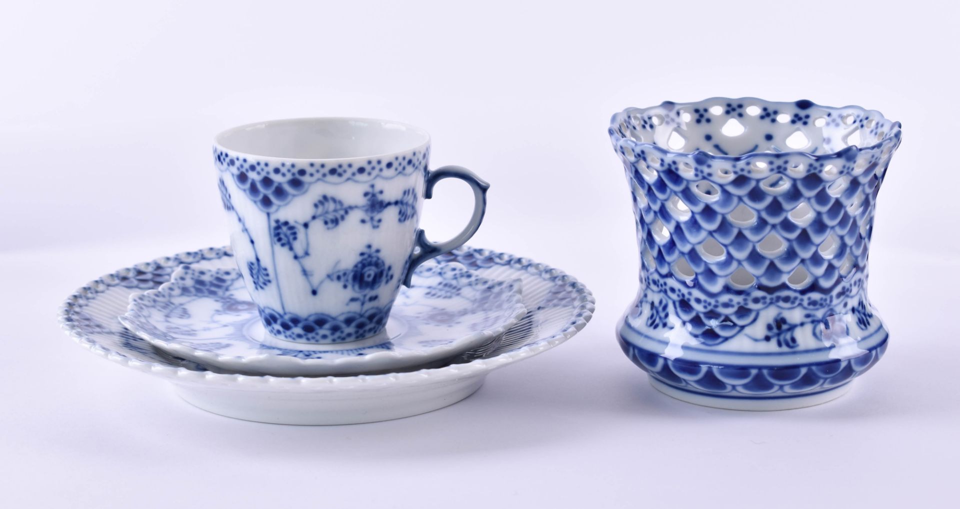 A group of Royal Copenhagen4 pieces, in the typical blue and white painting mocha set and