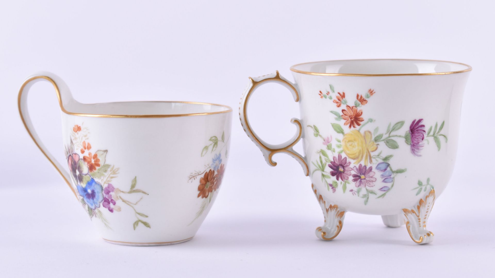 2 mocha cups KPM Berlin around 1915each with polychrome flower painting and gold rim, both with 1 - Bild 2 aus 6