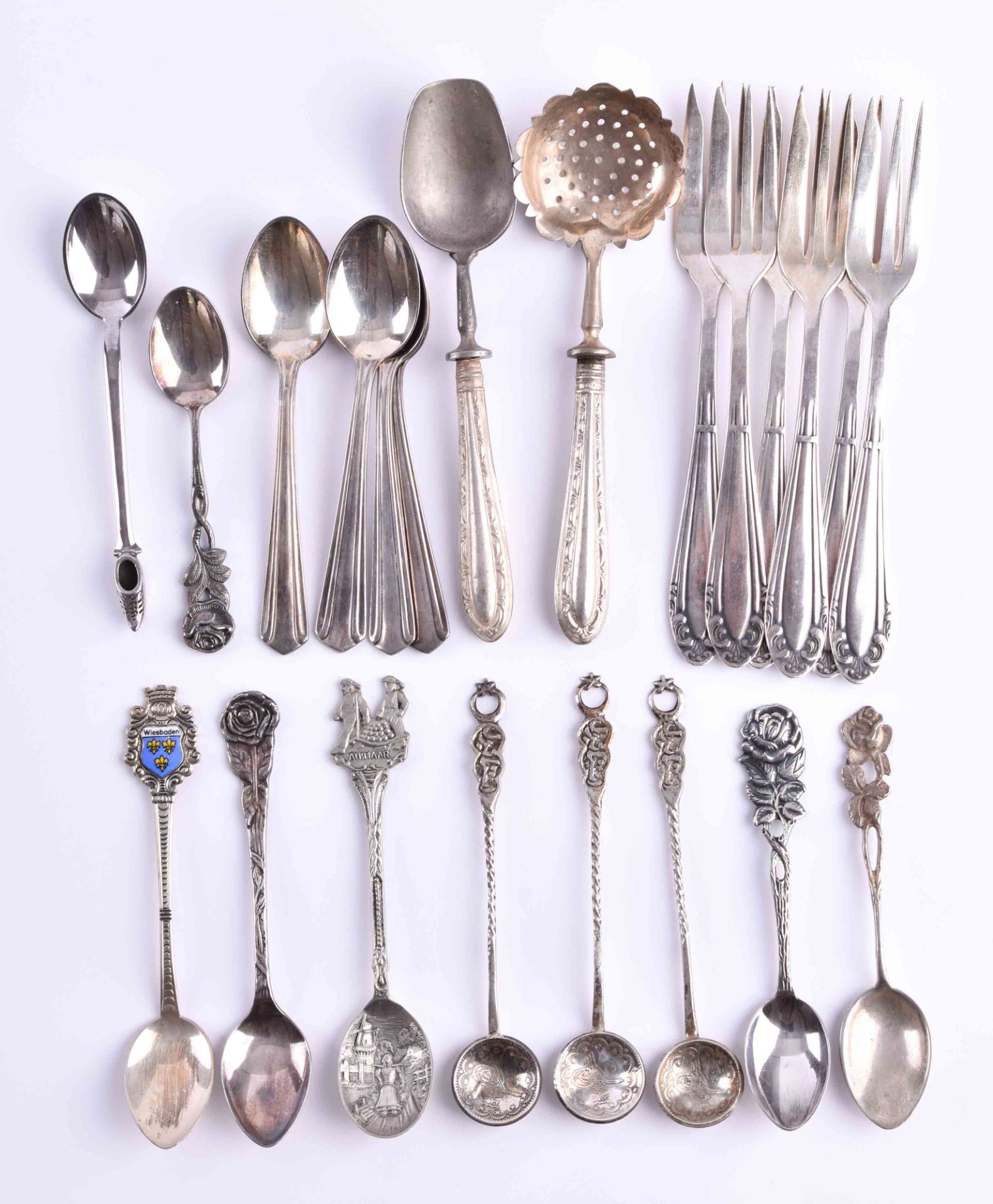 A group of cutlery items22 pieces, silver-platedKonvolut Besteckteile22-teilig, versilbert