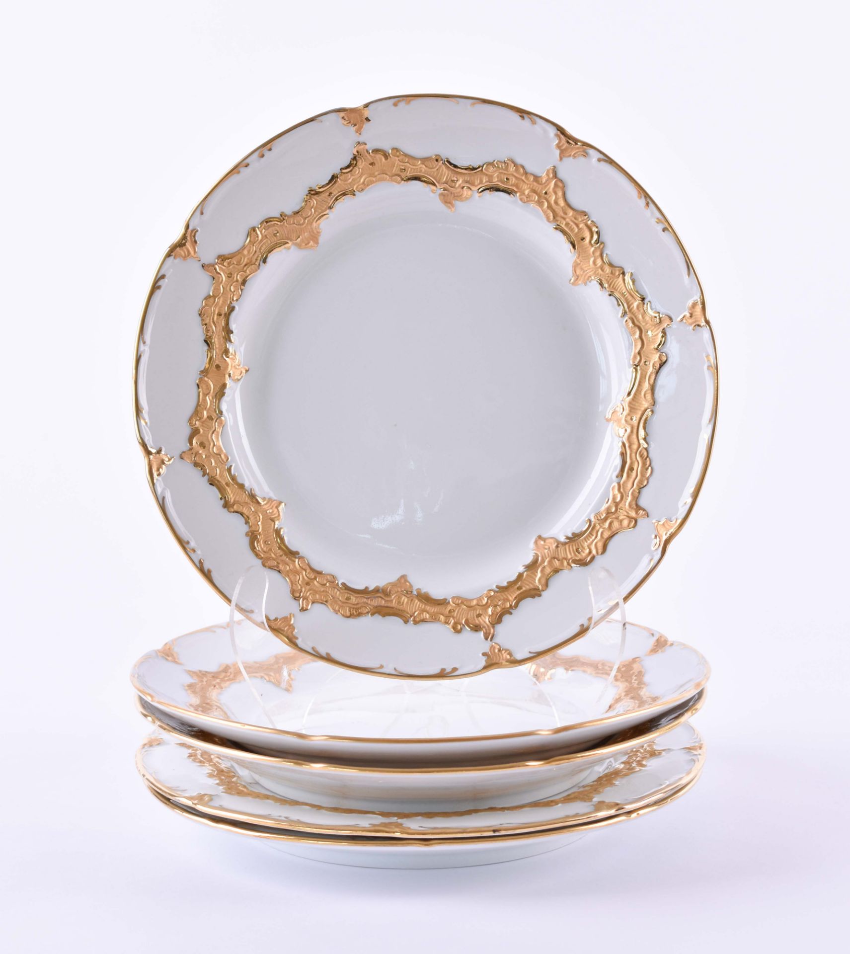 A group of Meissen5 pieces, richly gilded, plates, 2x. 1st choice, 3x 2nd choice, blue swords