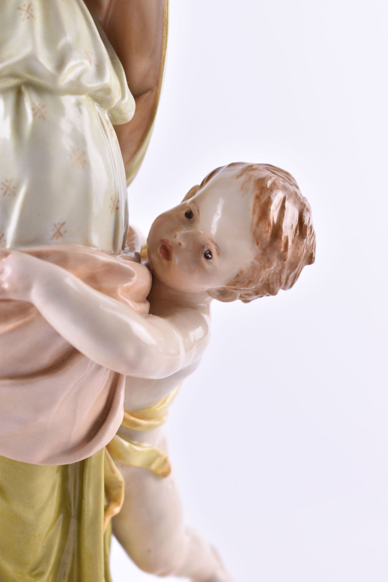 Figürlicher Lampenfuss KPM2-teilig, Mutter mit Kind nach antikem Vorbild, polychrom bemalt, mit - Image 4 of 7