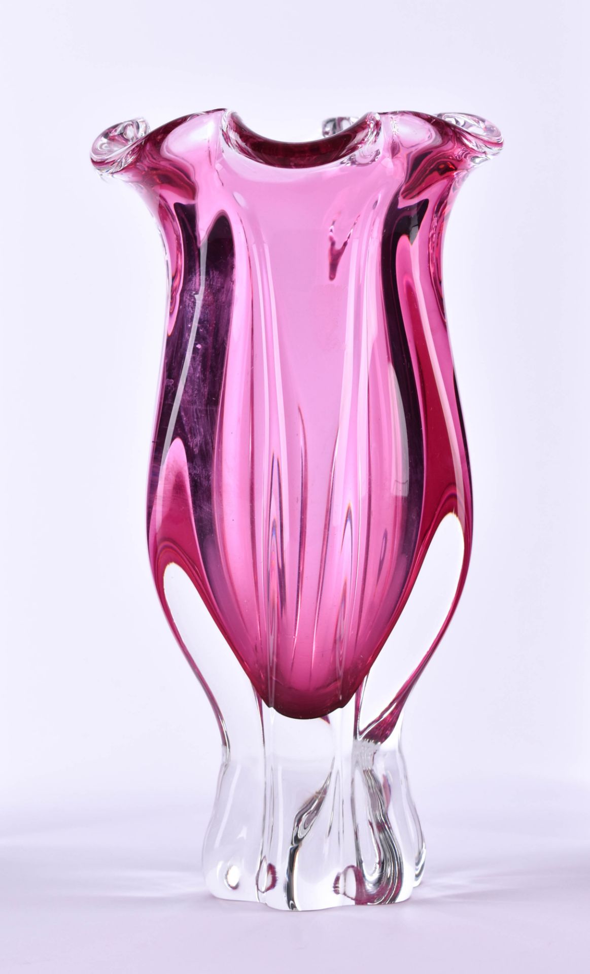 Kristallvase 20. Jhd.mit violettfarbenen Einschmelzungen, H: 22 cmCrystal vase 20th centurywith