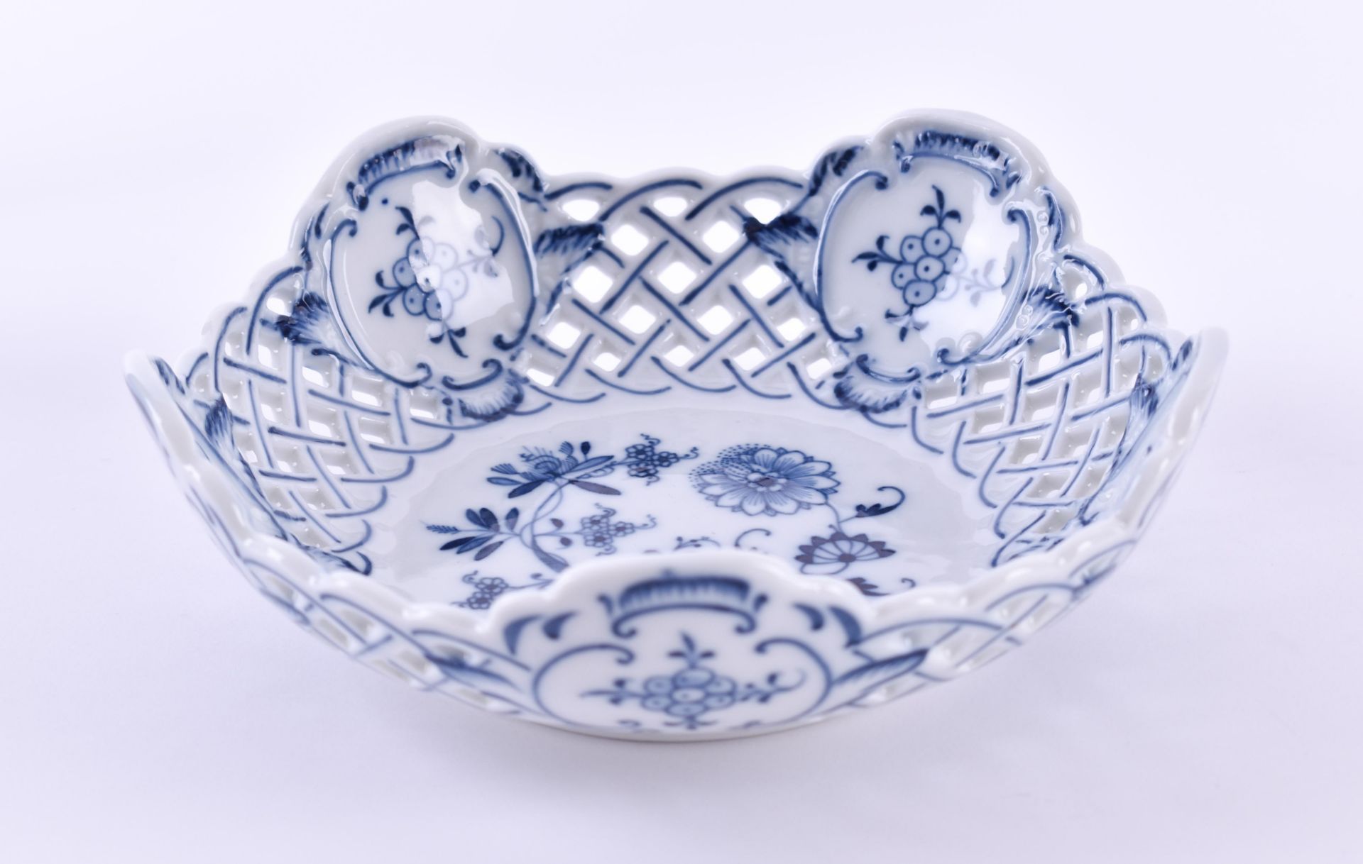 Konfektschale Stadt MeissenZwiebelmuster, gemarkt, H: 5 cm, Ø 15 cmCandy bowl Stadt Meissendecor - Bild 2 aus 5