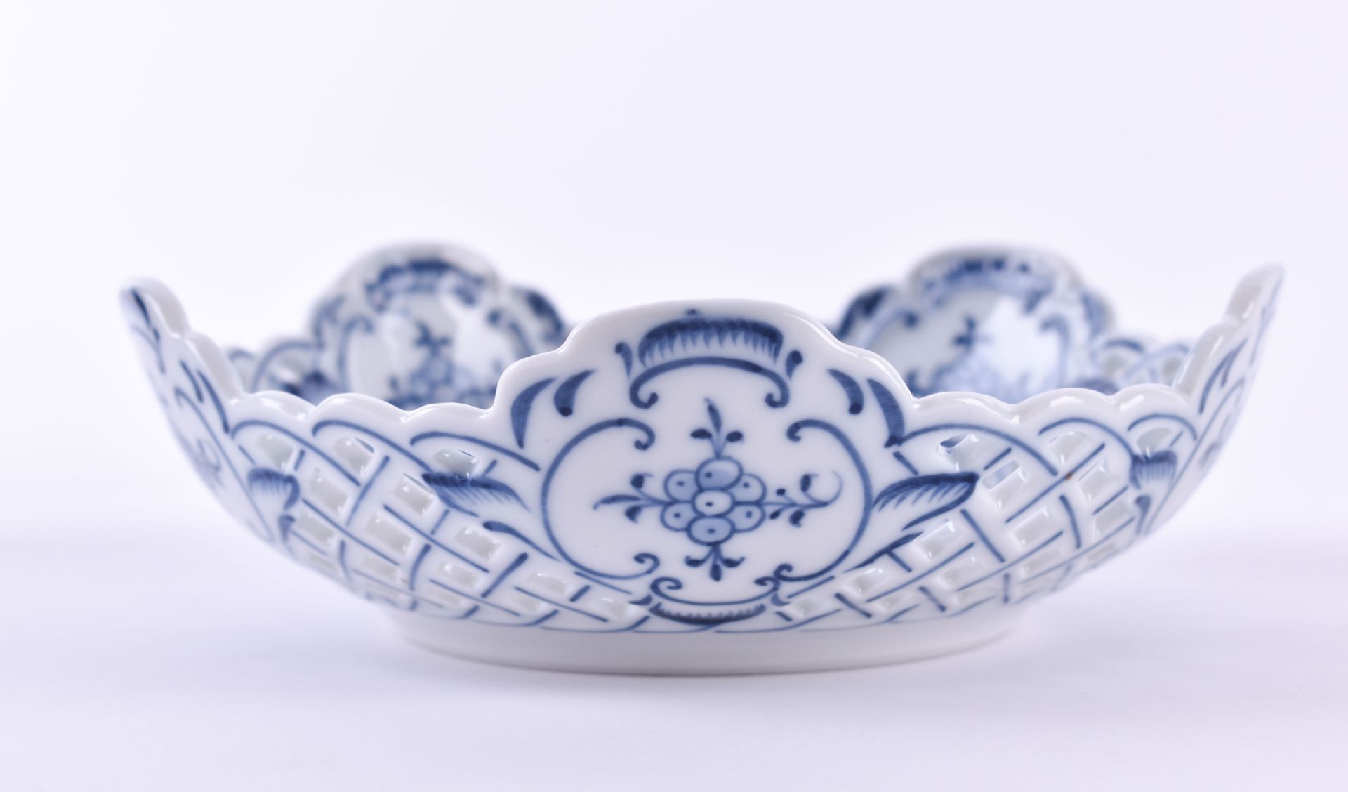 Konfektschale Stadt MeissenZwiebelmuster, gemarkt, H: 5 cm, Ø 15 cmCandy bowl Stadt Meissendecor - Bild 3 aus 5