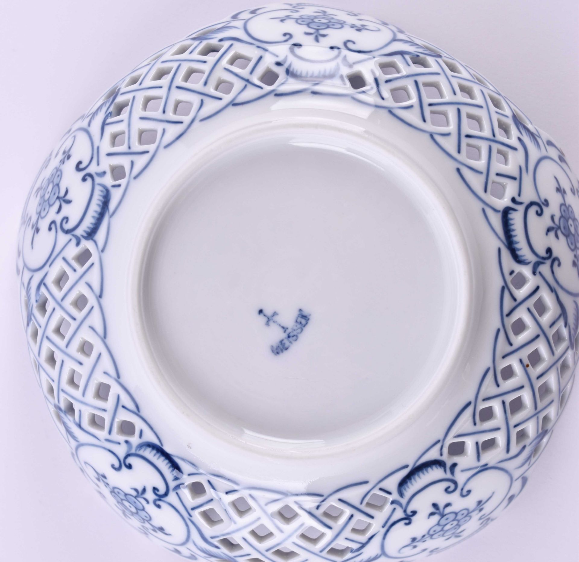 Konfektschale Stadt MeissenZwiebelmuster, gemarkt, H: 5 cm, Ø 15 cmCandy bowl Stadt Meissendecor - Bild 5 aus 5