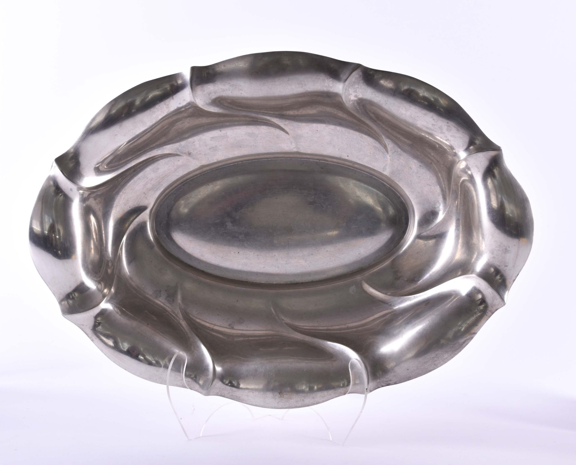 Schale um 1900/20Silber 830/000, Gesamtgewicht ca. 390 g., 9 cm x 32,5 cm x 23,5 cmBowl around