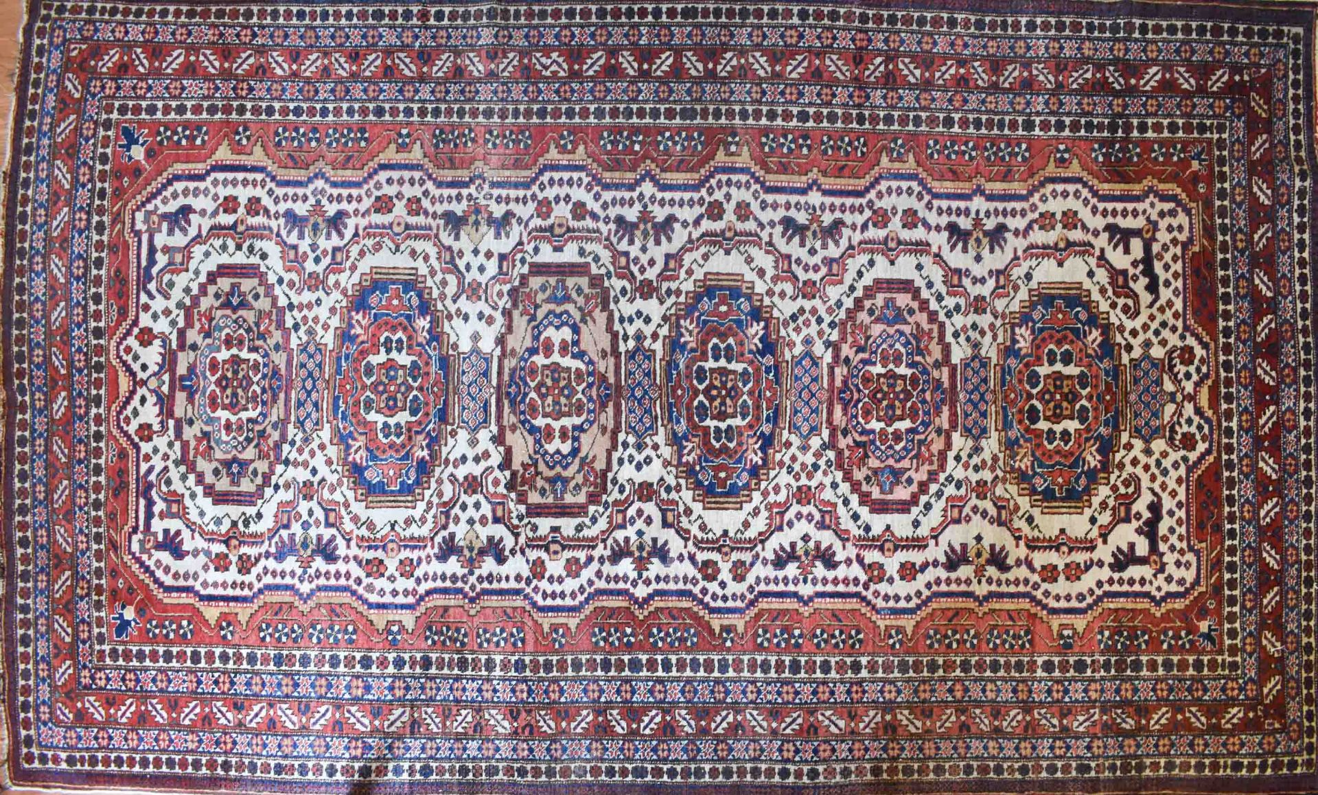 Alter Orientteppichhandgeknüpft, 2,60 m x 1,60 mOld oriental carpethand-knotted, 2.60 mx 1.60 m