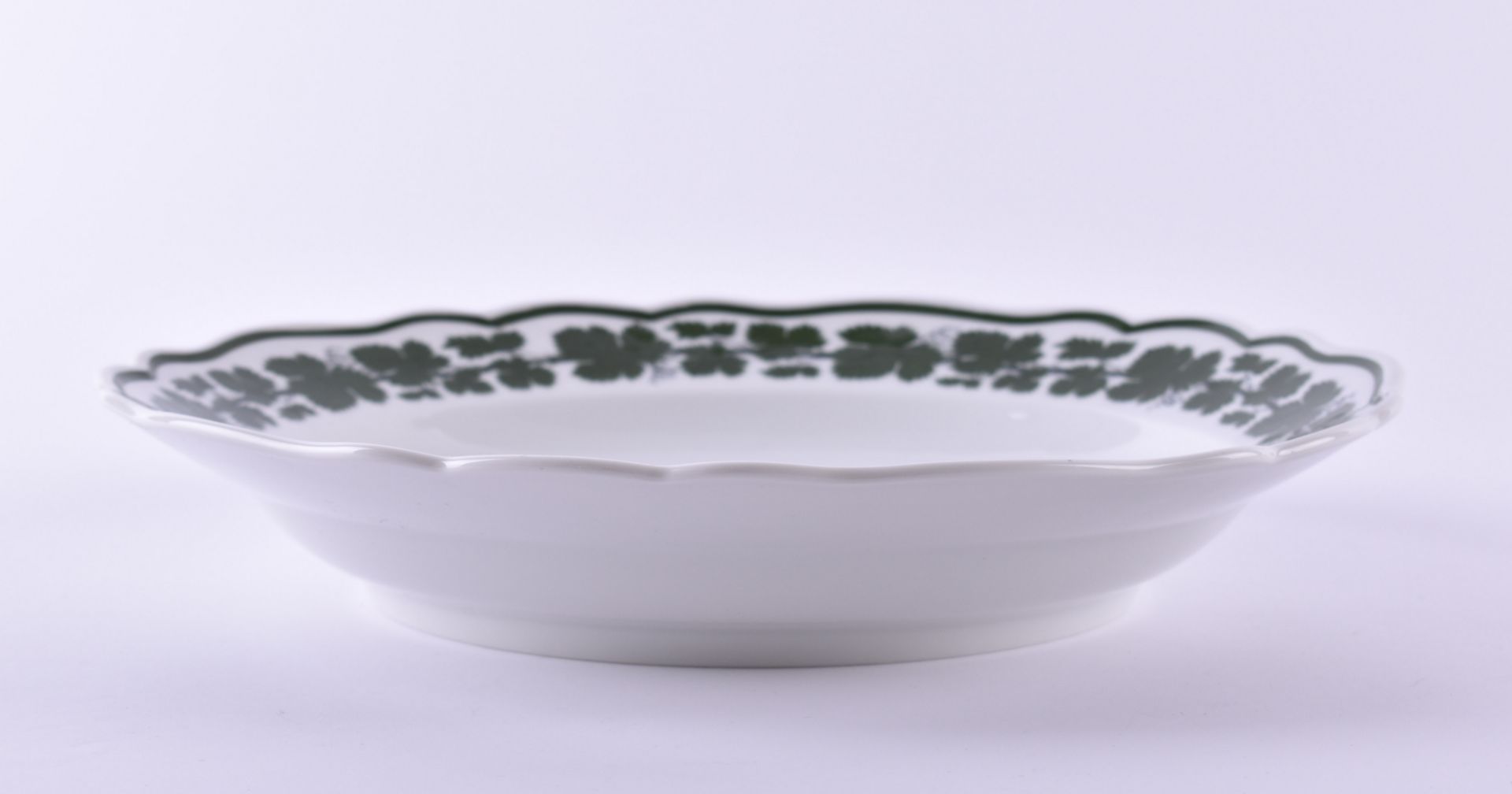 Anbietschale MeissenDekor Weinlaub, 1. Wahl, blaue Schwertermarke, Ø 27,5 cmServing bowl - Bild 2 aus 4