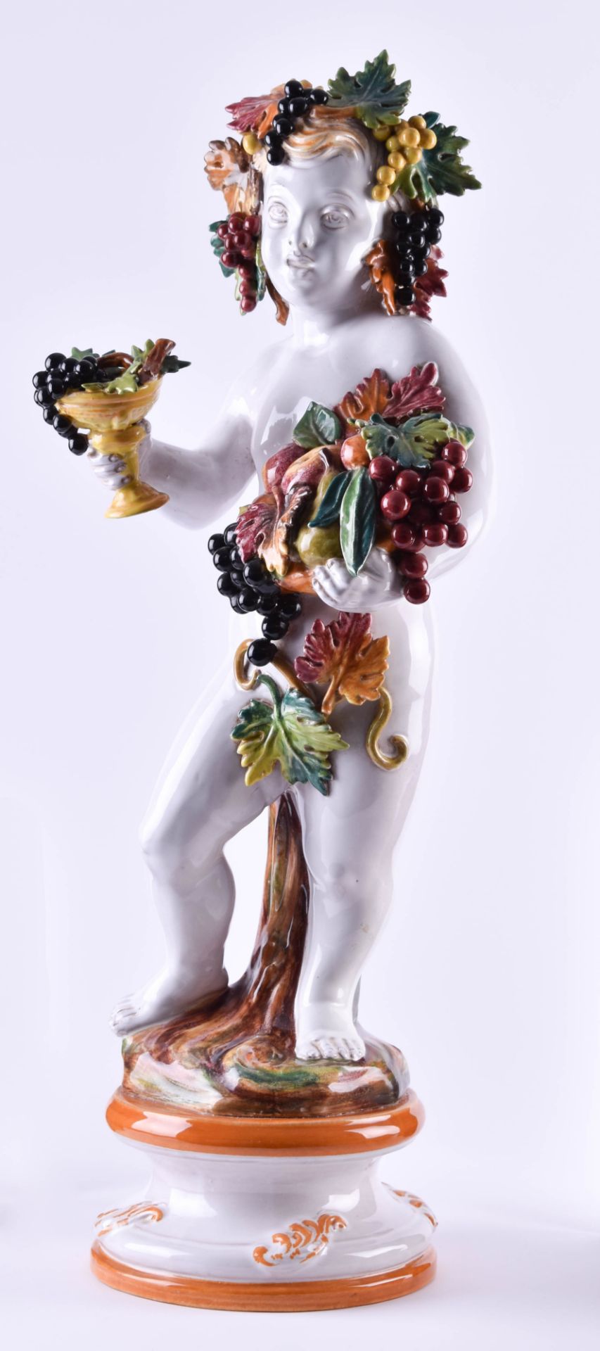 GroßeMajolika Figur"Großes bacchantisches Kind", farbig gefasst mit Früchten und Laub, H: 73 cmLarge - Bild 2 aus 5