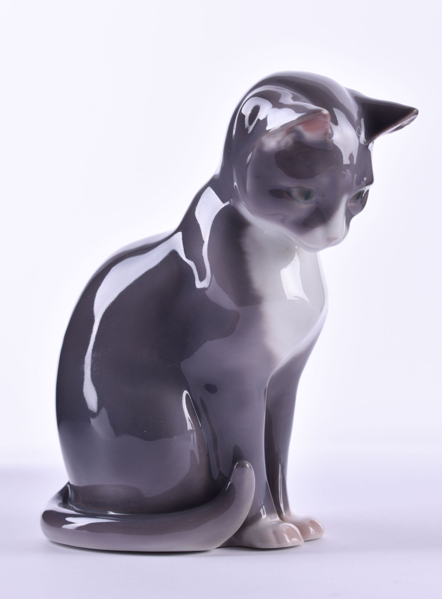 Figur Bing & Gröhndal DenmarkKatze, farbig staffiert, Bodenmarke, 1 . Wahl H: 12,5 cmFigure Bing &