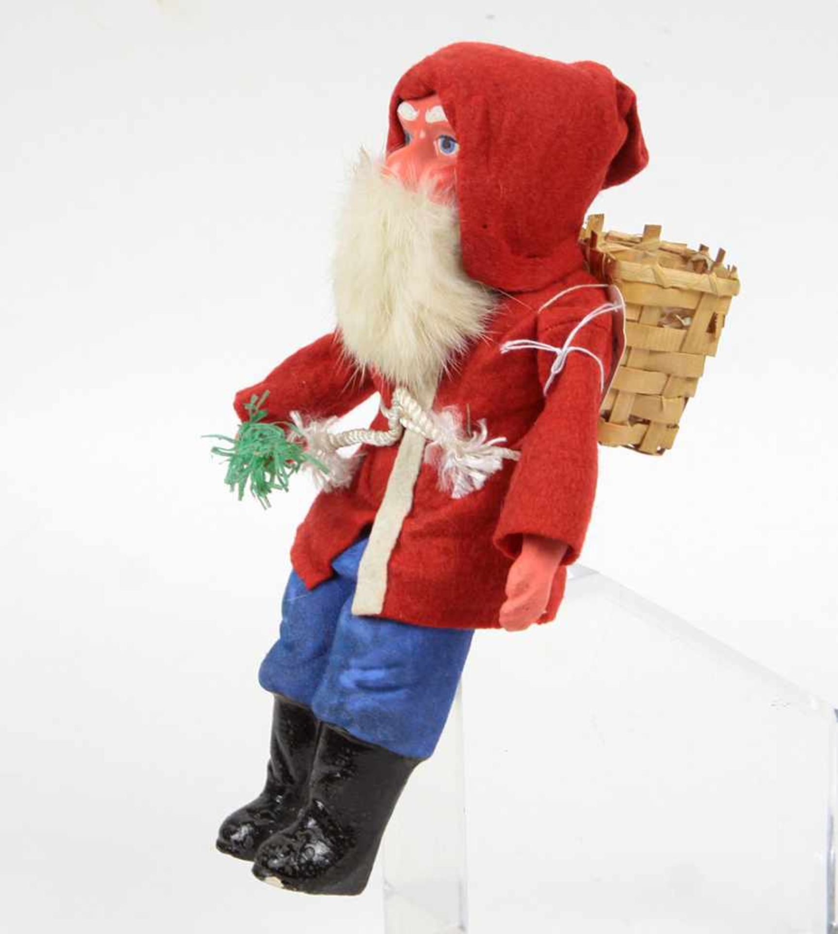 Nikolaus mit KorbMasse farbig gefasst, fein bemalter Kopf mit Kanicnhenfellbart, rote Filzjacke - Bild 2 aus 2