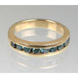 Ring mit blauen Diamanten - GG 585in Gelbgold 585 (14 Karat) gearbeitet u. punziert, Ringkopf mit