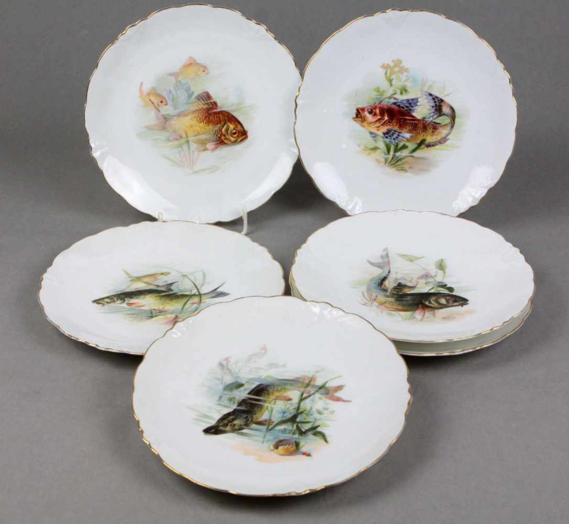 Satz Jugendstil Fischteller 1902/08weiß glasiertes Porzellan mit unterglasurgrüner Manufakturmarke