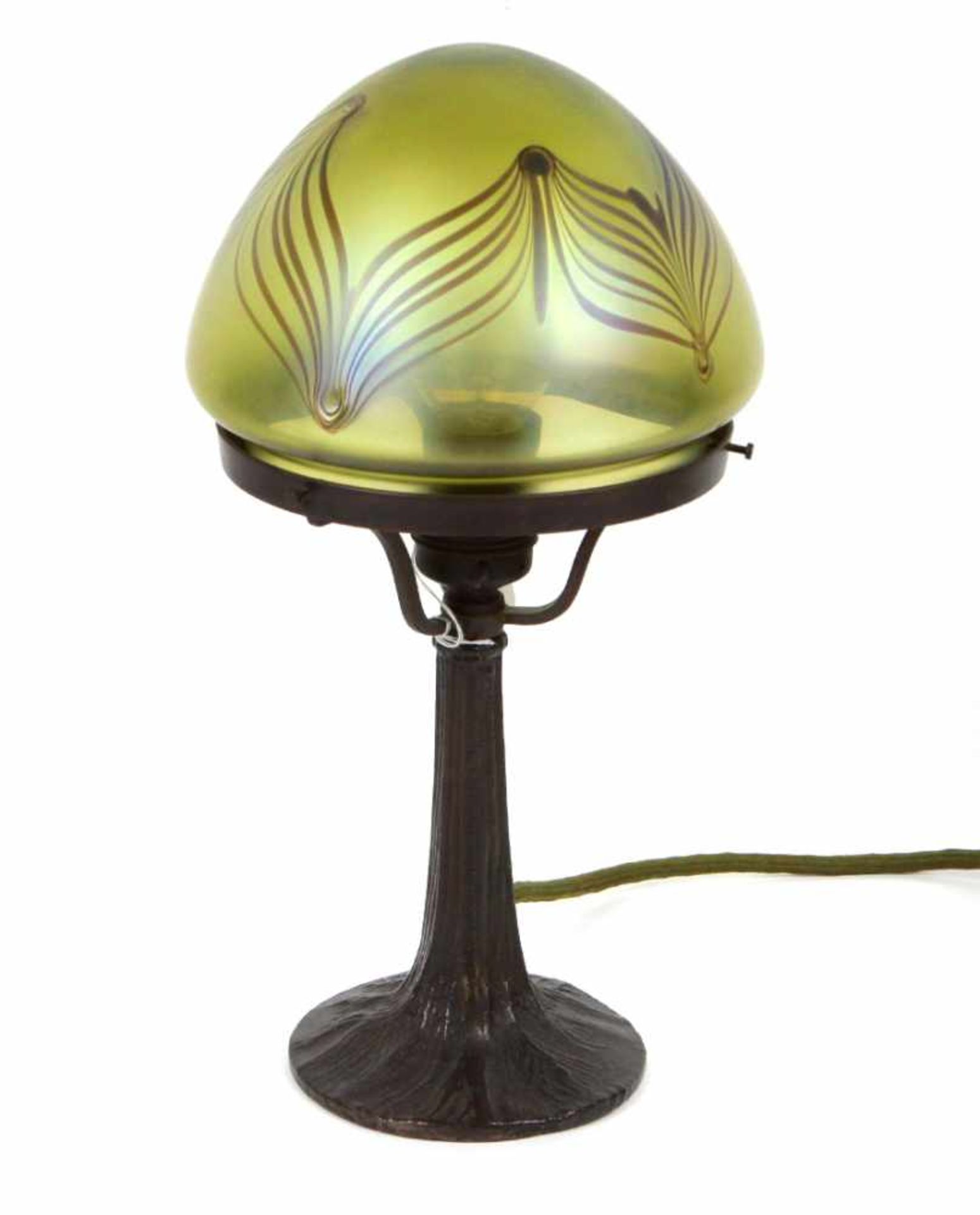Jugendstil Tischlampe um 1900Bronzefuß in naturalistischer Stammform, Lampenfassung sowie -halterung