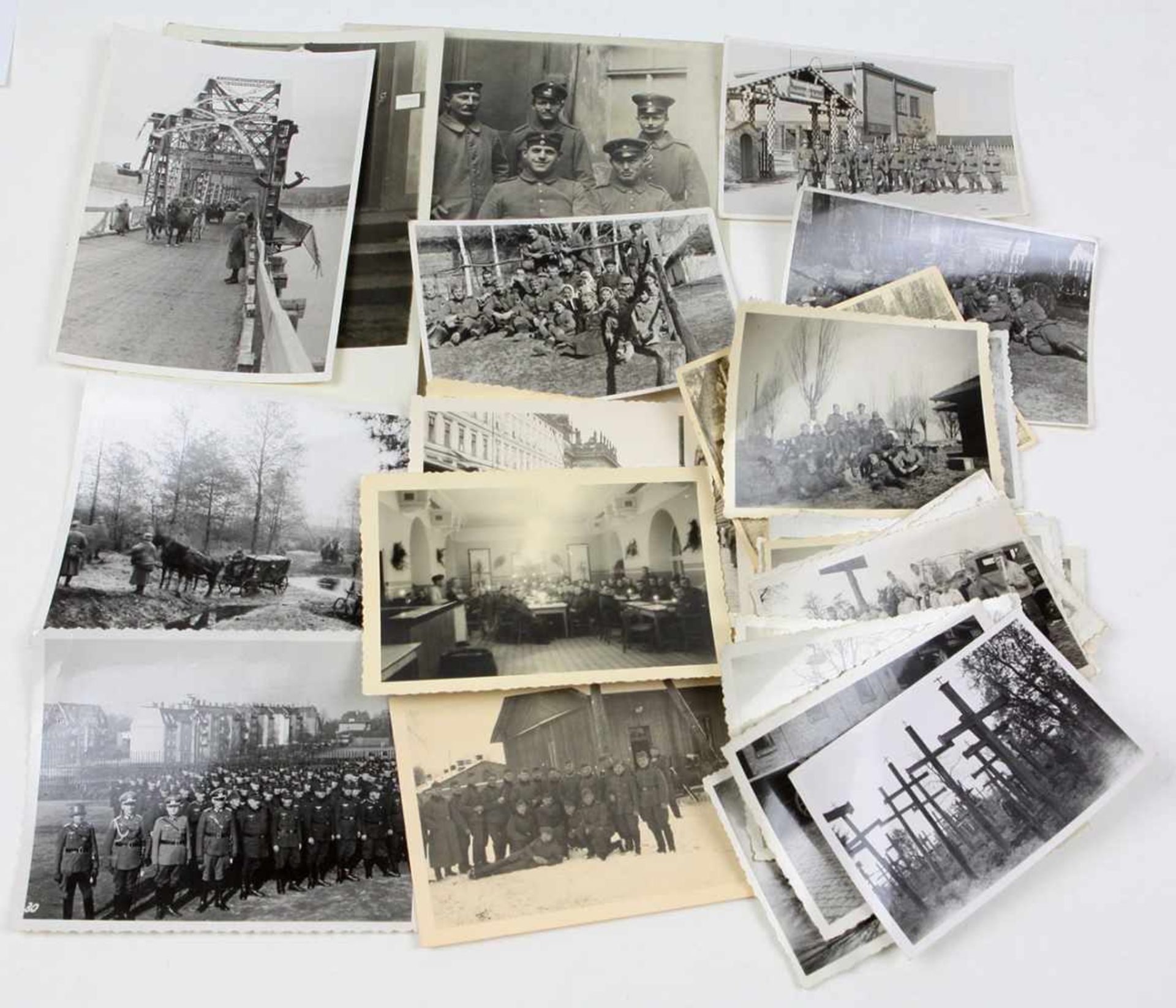 36 Militärphotosversch. Kleinformat Aufnahmen von Soldaten der Wehrmacht, teils zu Pferd, teils