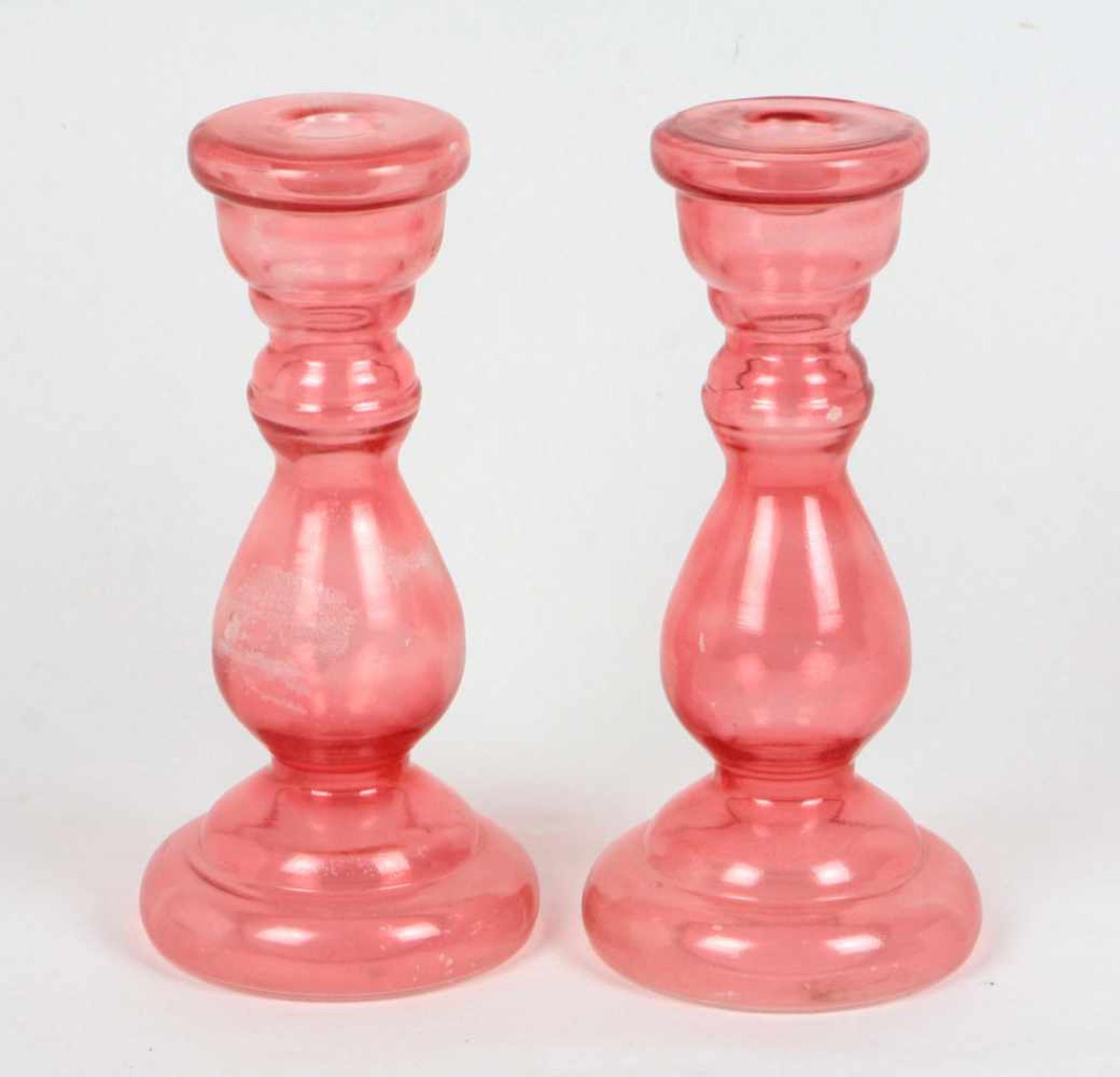 Biedermeier Leuchterpaar um 1850hohl geblasenes farbloses Glas, rot gebeizt, 2 einflammige