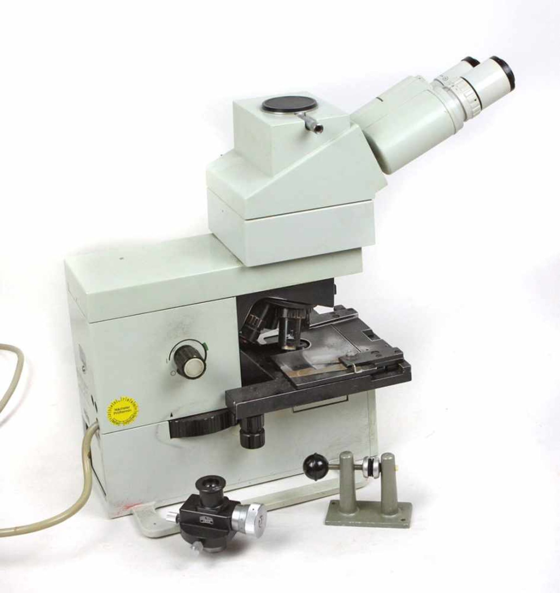 Mikroskop Carl Zeiss JenaJenamed 2 ist ein professionelles Durchlichtmikroskop, grau lackierter