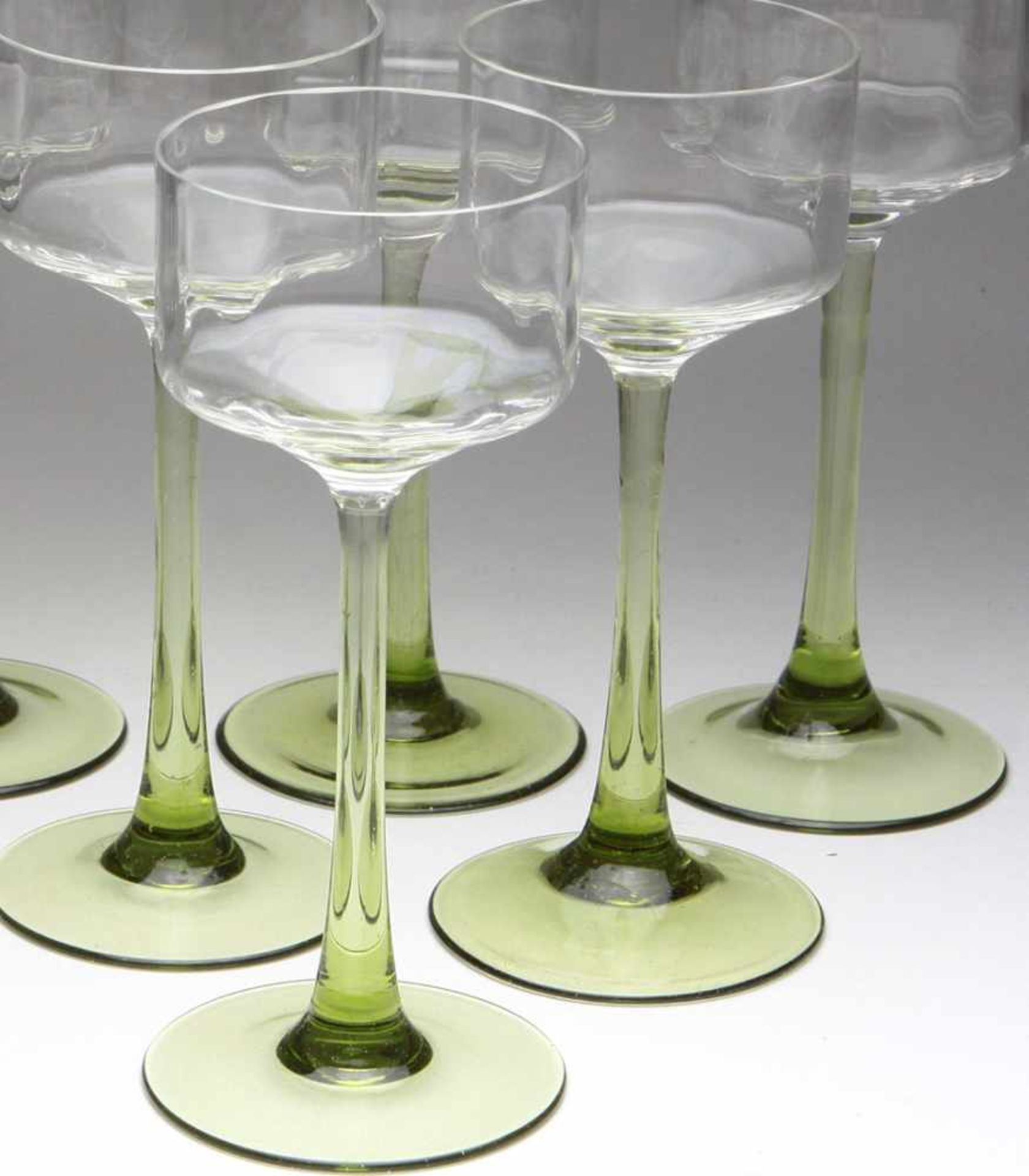 Satz Jugendstil Weinkelche um 1910farbloses u. grünes Glas mundgeblasen, zylindrische optisch - Bild 2 aus 2