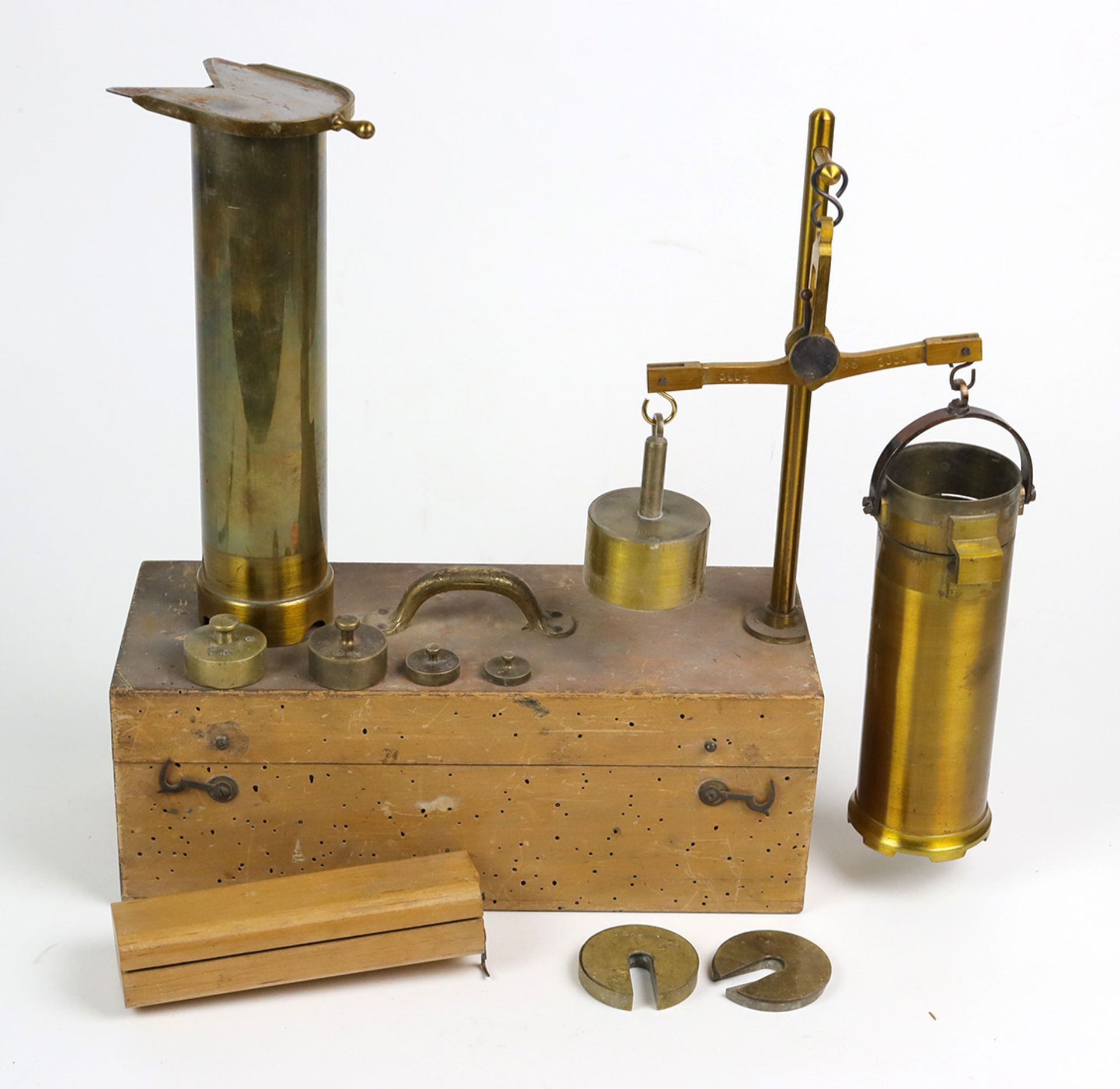 2 Getreidewaagen im Etui um 1900/15zweiteiliger Messingzylinder 1/4 L. mit Eichmarken, mit