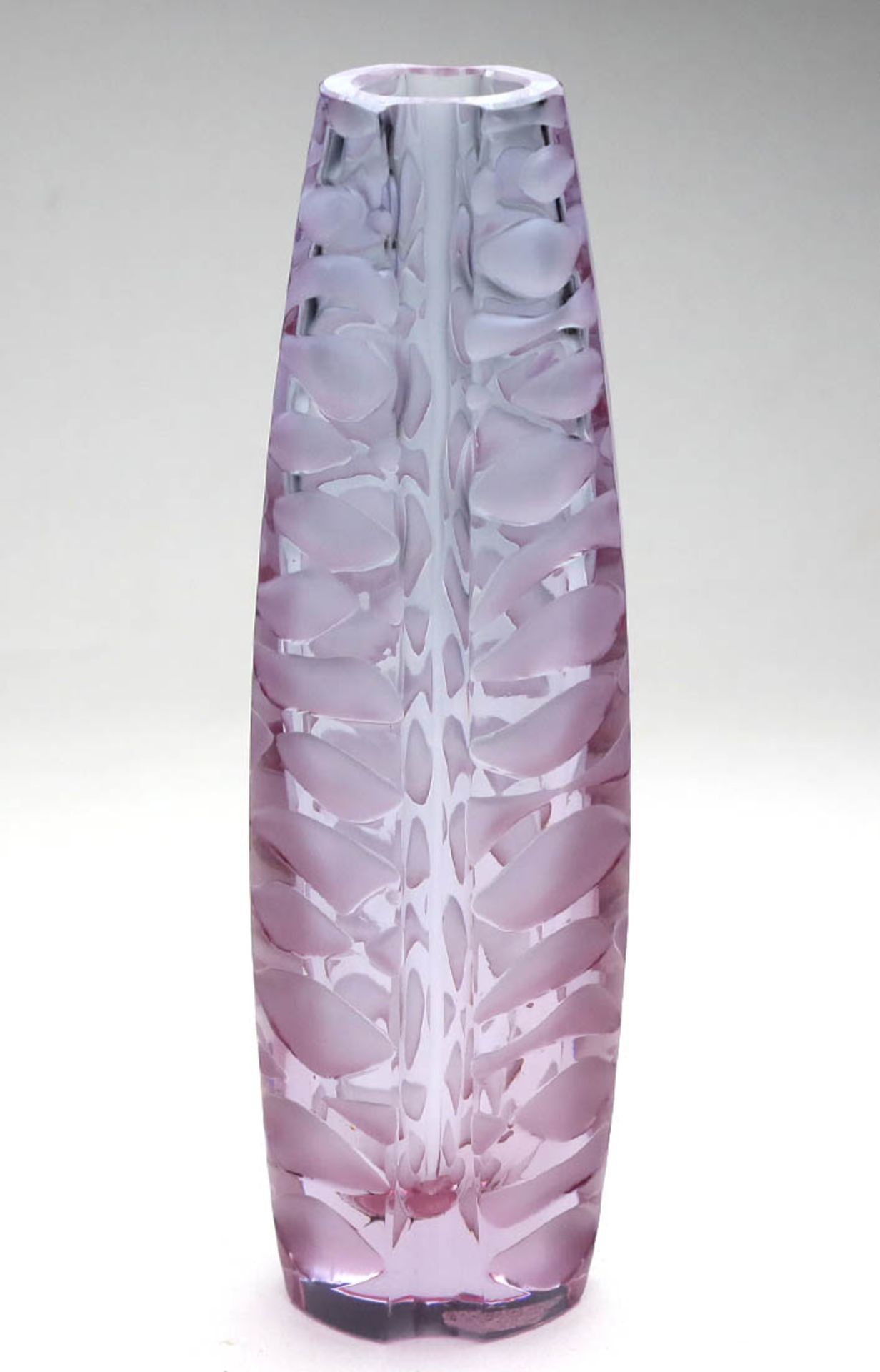 Alexandritglas Vasefliederfarbenes hellbau auslaufendes bzw. purpurfarbenes changierendes (