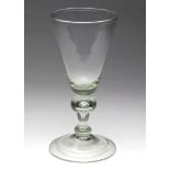 barockes Kelchglas Mitte 18. Jhdt.farbloses, leicht schlieriges Glas mundgeblasen, leicht