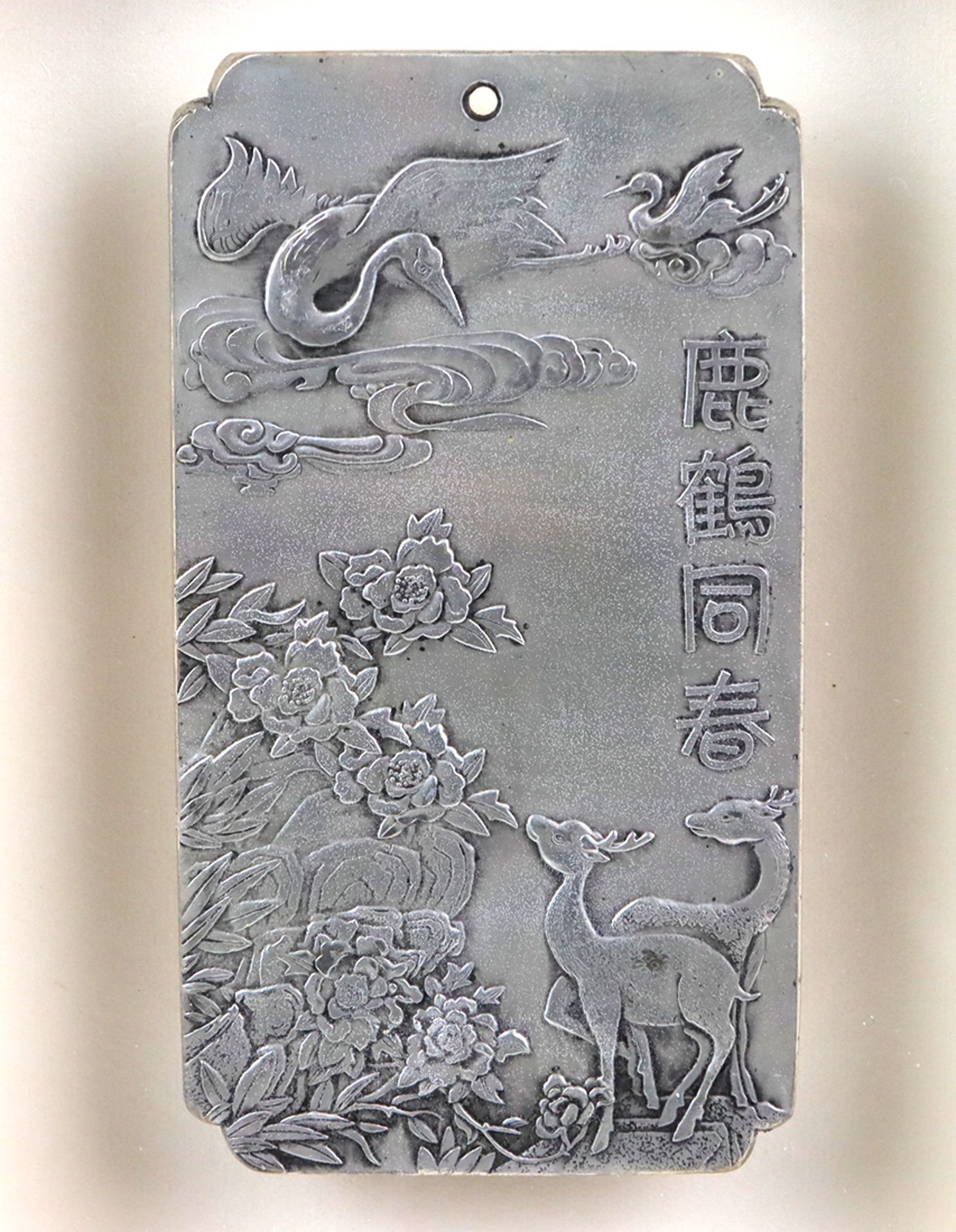 gerahmte Reliefplatte Chinahochrechteckige silberne Platte mit eingezogenen Ecken, Darstellung von - Bild 2 aus 2