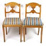 Biedermeier Stuhl Paar um 1840Kirschbaum, trapezförmige, gepolsterte Sitzfläche ca. 42 x 44 cm,