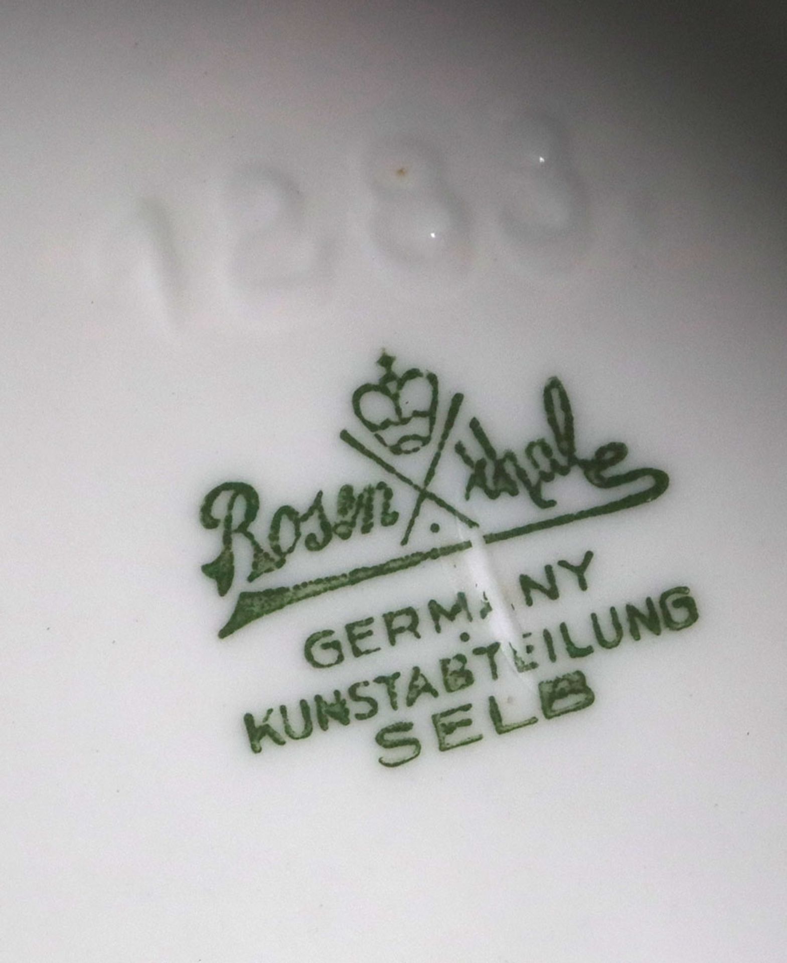 Rosenthal Putto mit ZickleinPorzellan mit unterglasurgrüner Manufakturmarke Rosenthal Germany - Image 2 of 2