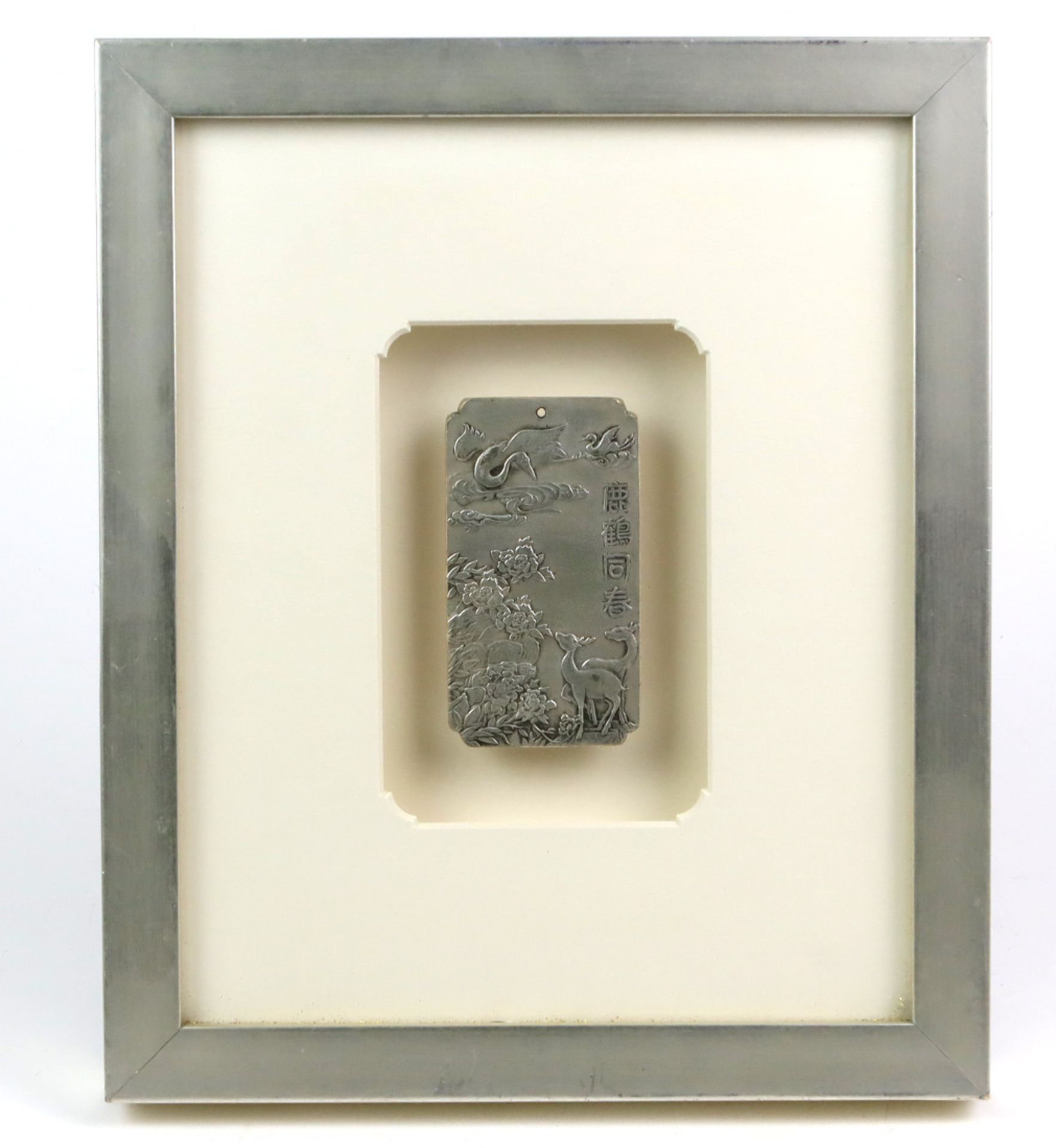 gerahmte Reliefplatte Chinahochrechteckige silberne Platte mit eingezogenen Ecken, Darstellung von