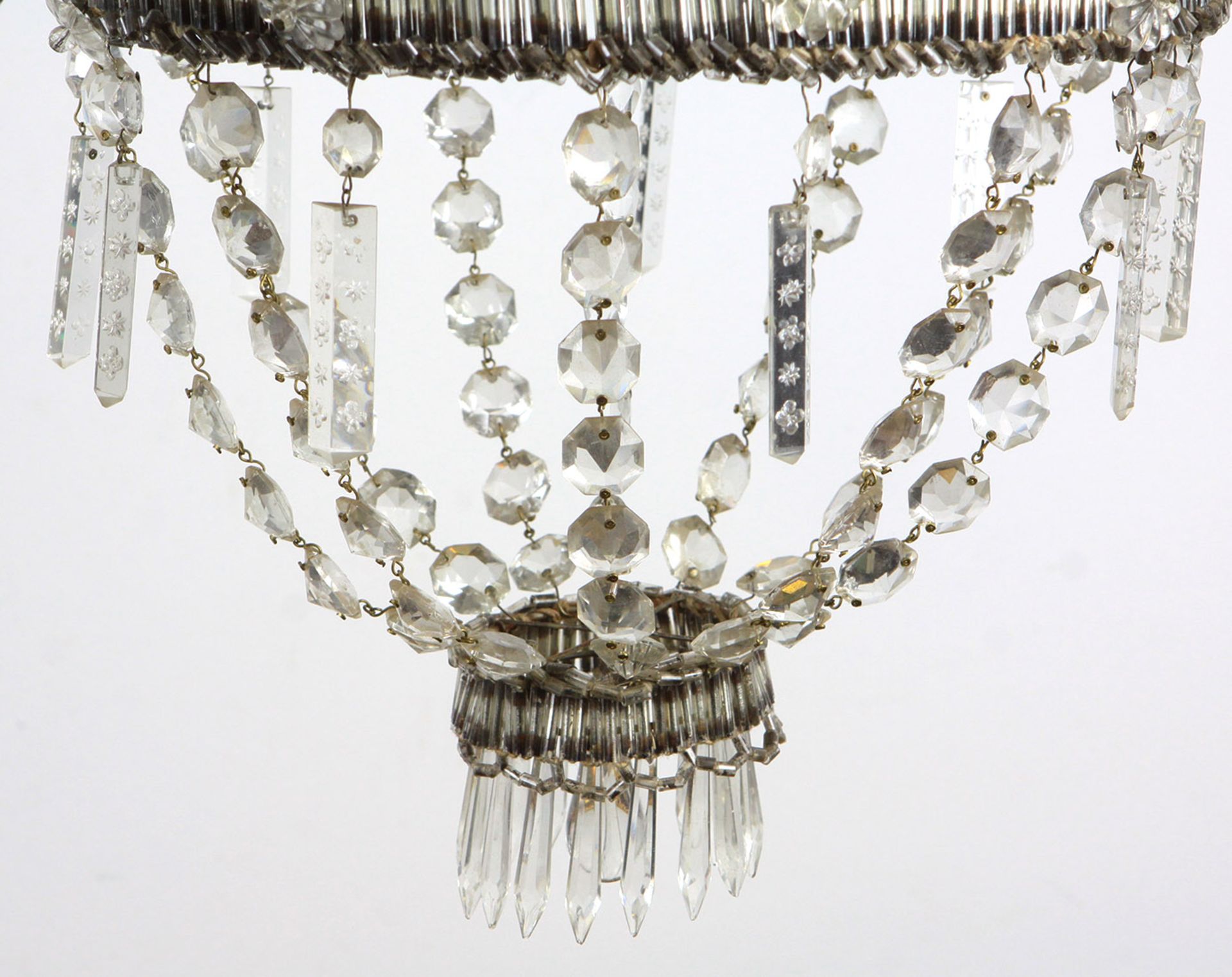 Biedermeier Glasperlleuchter um 1840/50mit farblosen u. versilberten Perlen geschmückter Reif an 3- - Bild 3 aus 4