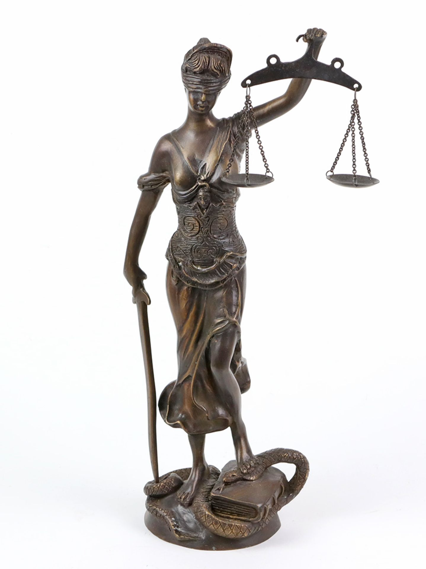 JustiziaBronzeguß, Darstellung der Justizia mit ihren Attributen auf halbkugelförmiger Plinthe mit