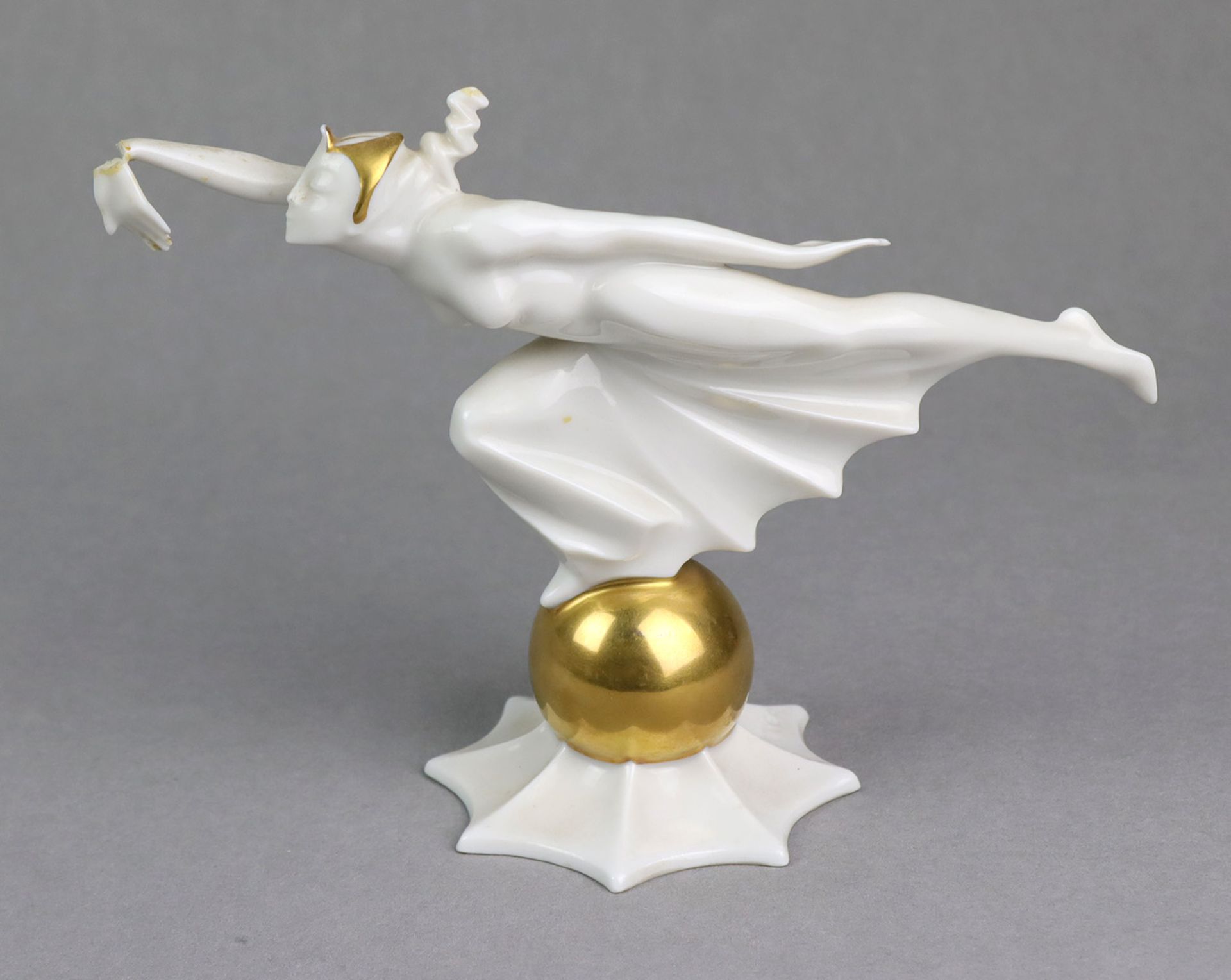 Art Deko Figur Hutschenreutherweiß glasiertes Porzellan mit unterglasurgrüner Manufakturmarke